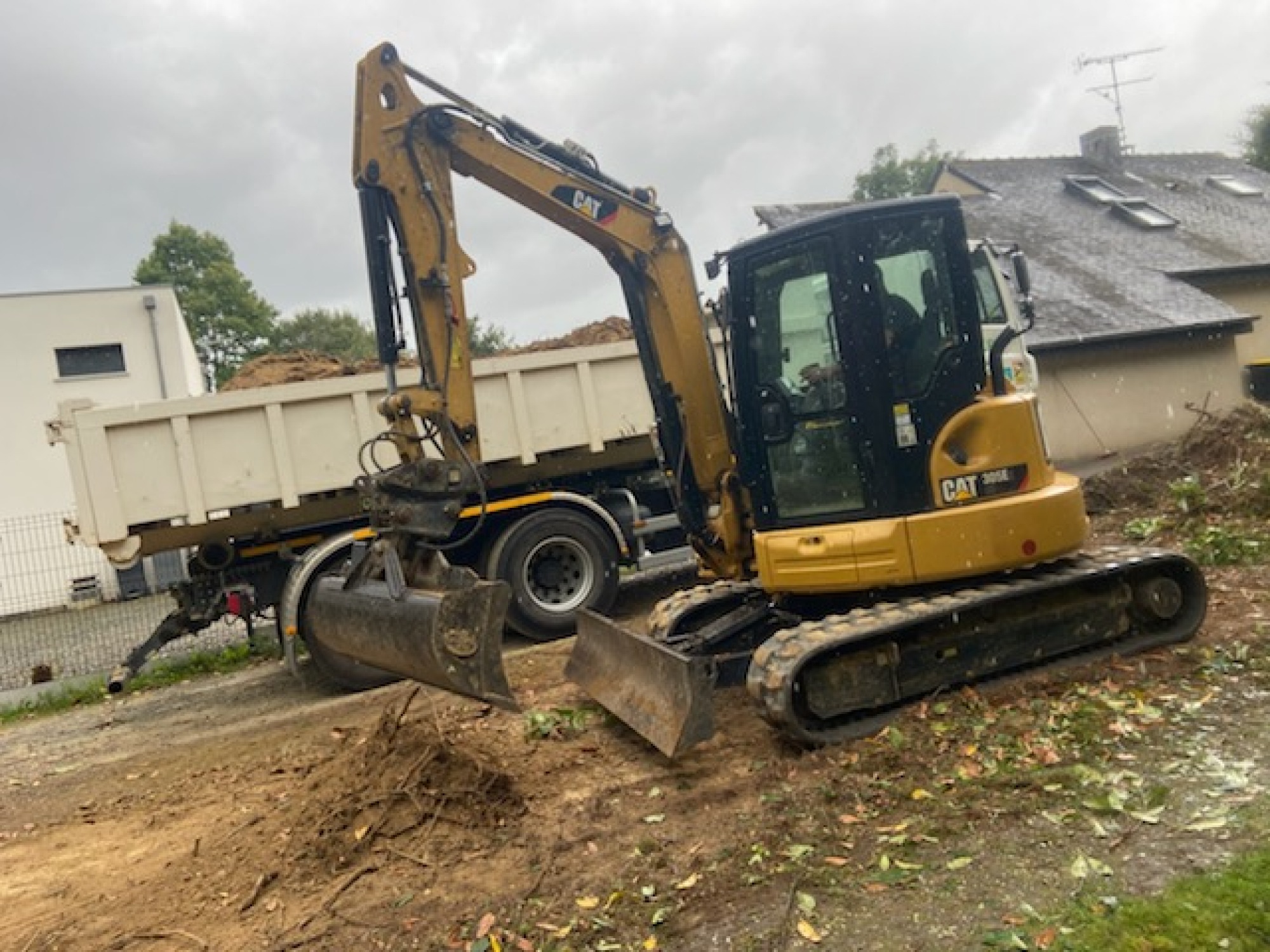 Location de pelle 5t avec chauffeur départ Liffré retour Liffré