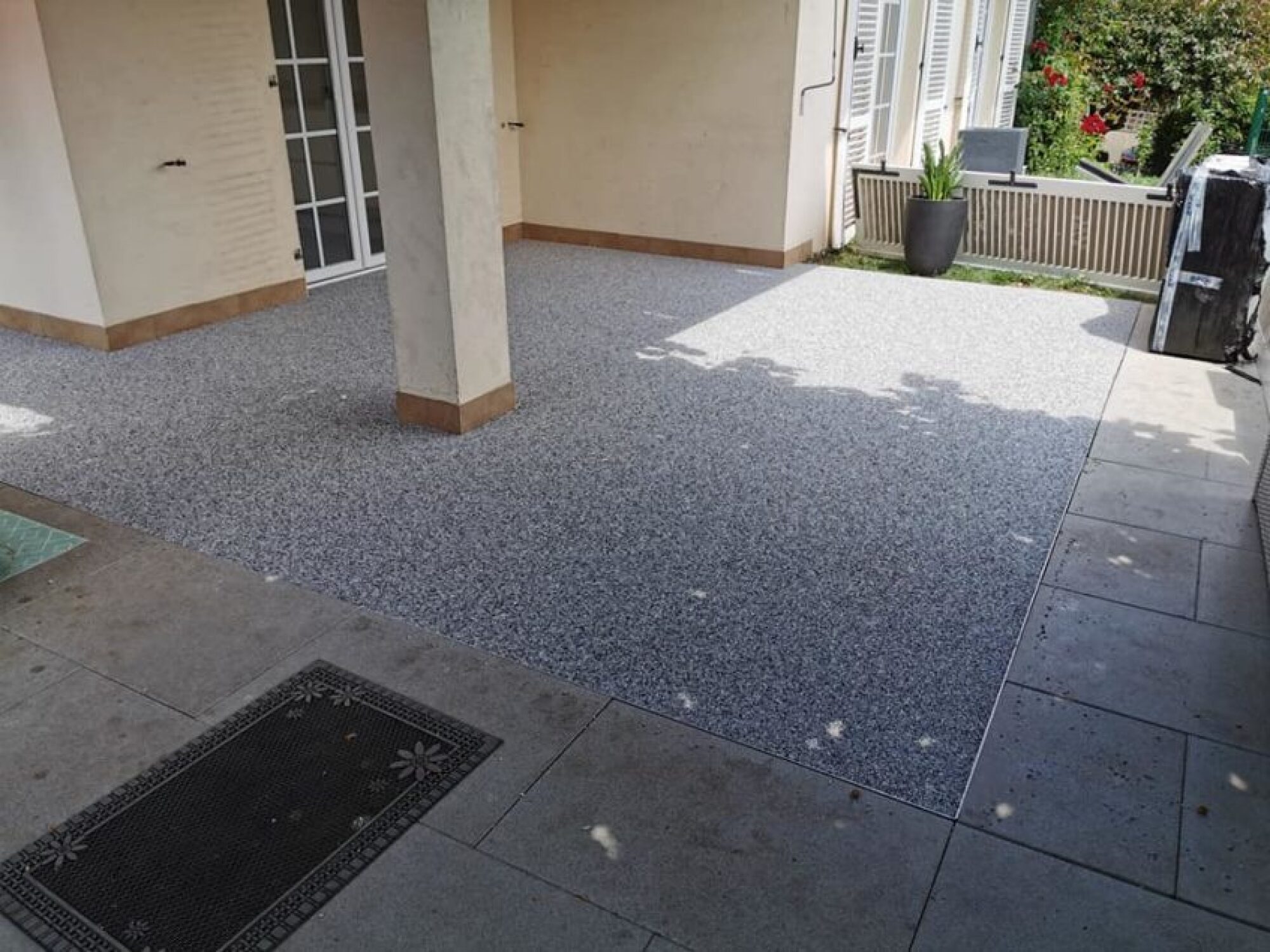 Réalisation de sol en tapis de pierre