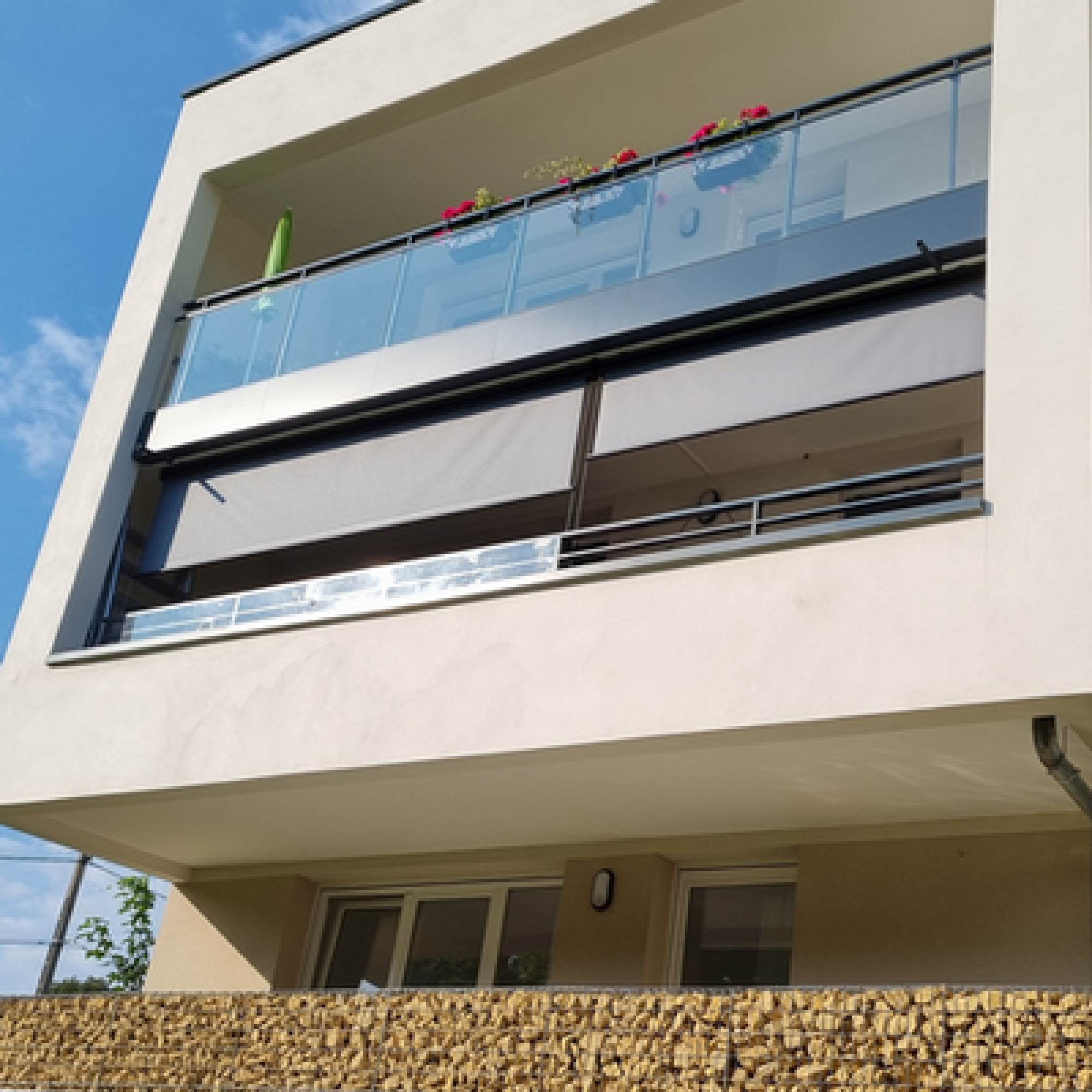 Store extérieur vertical