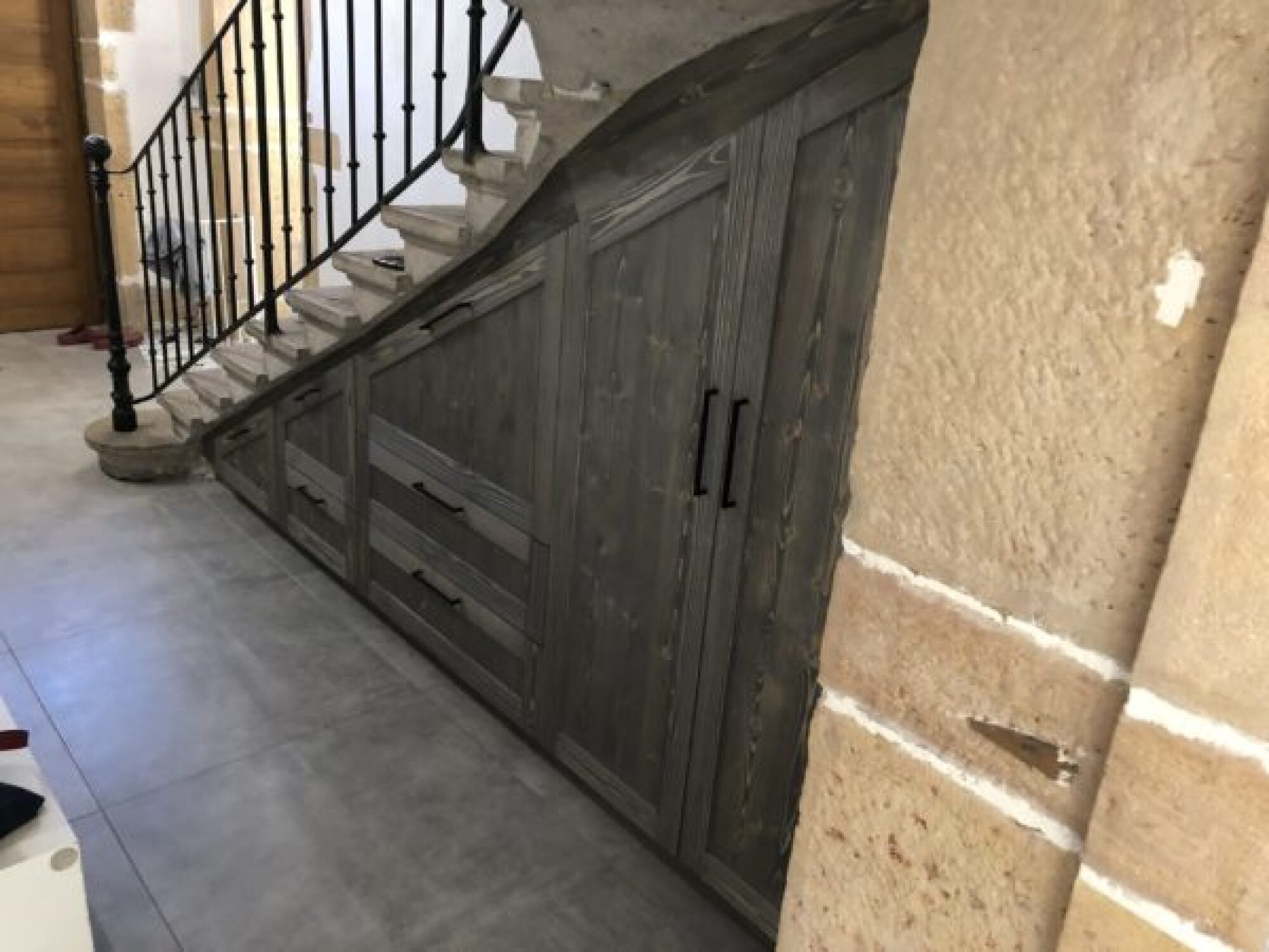 Agencement sous escalier