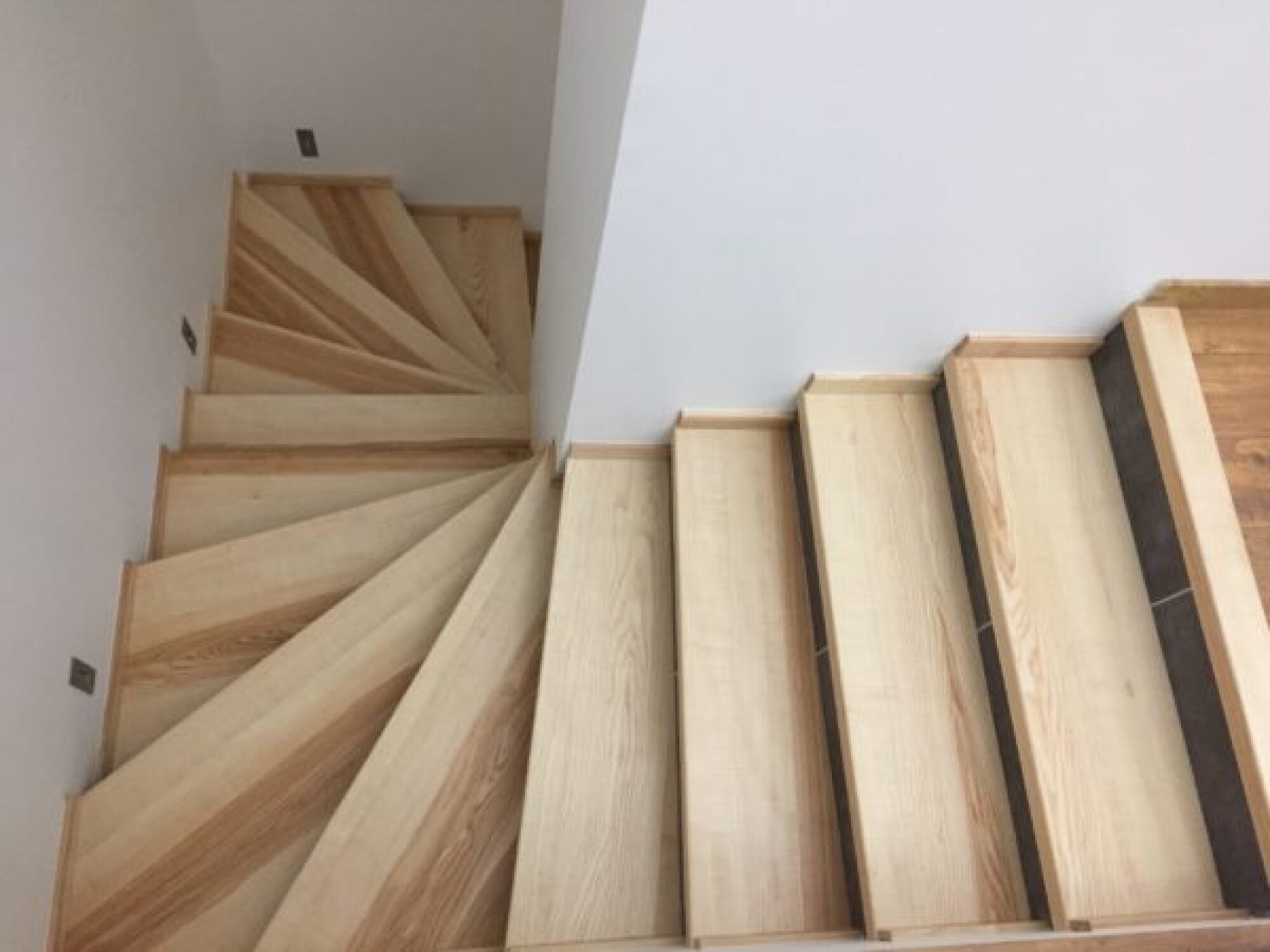 Création d'escalier intérieur sur mesure avec garde corps