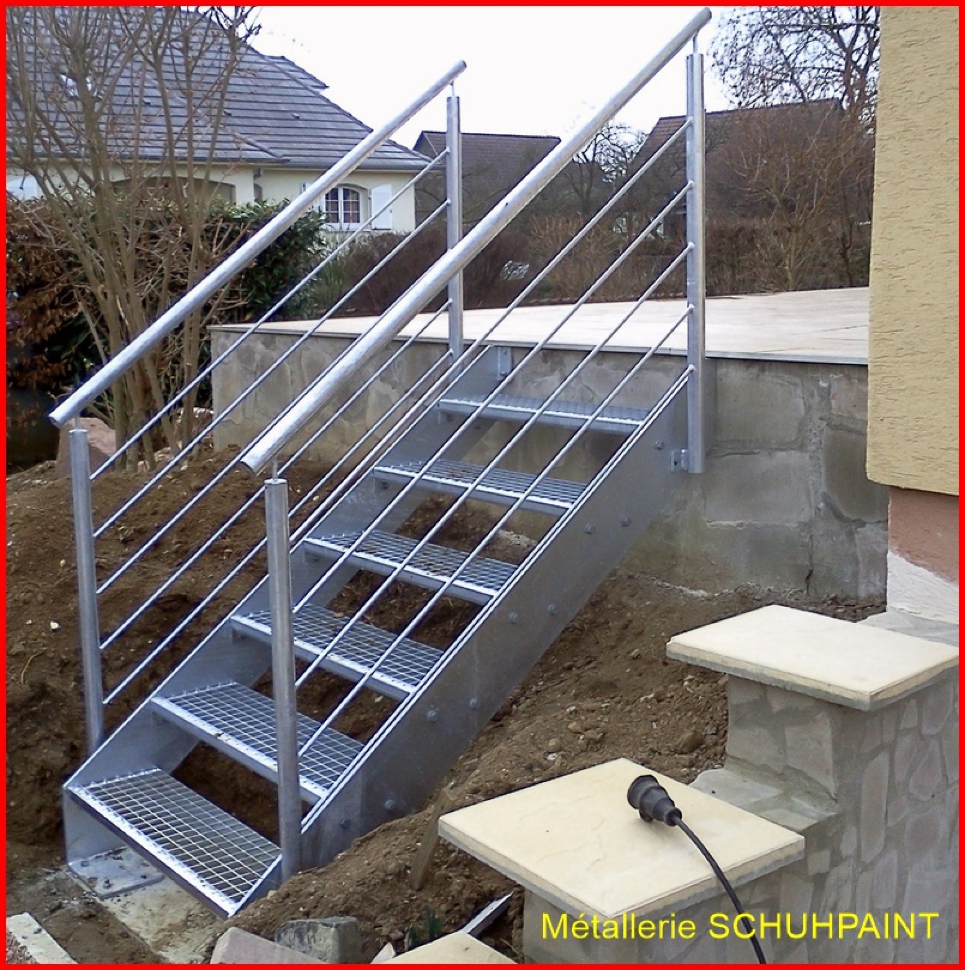 Escalier H2.5M – Marches en caillebotis 30×10 : 2 Rampes