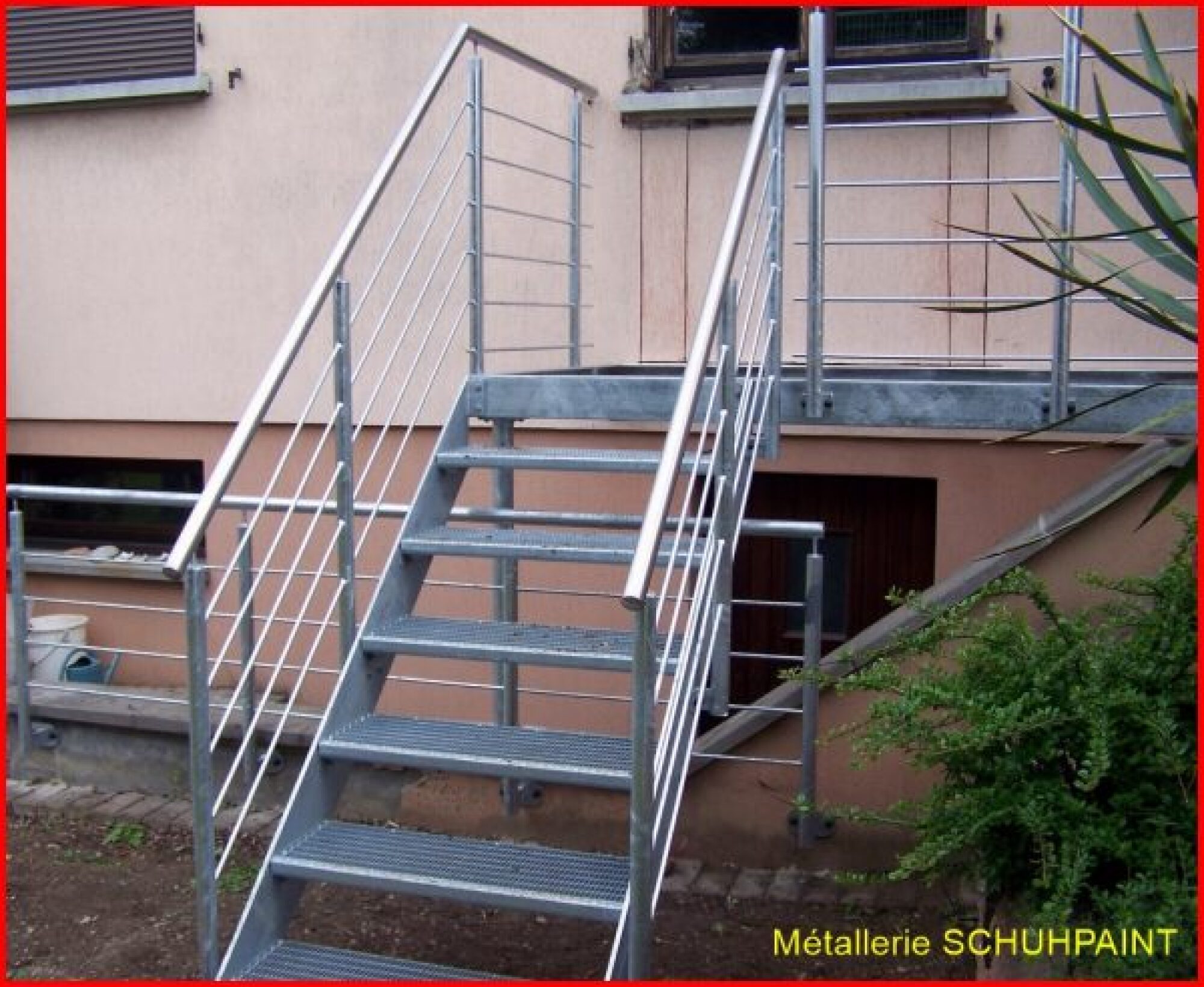 Escalier H2.5M – Marches en caillebotis 30×10 : 2 Rampes