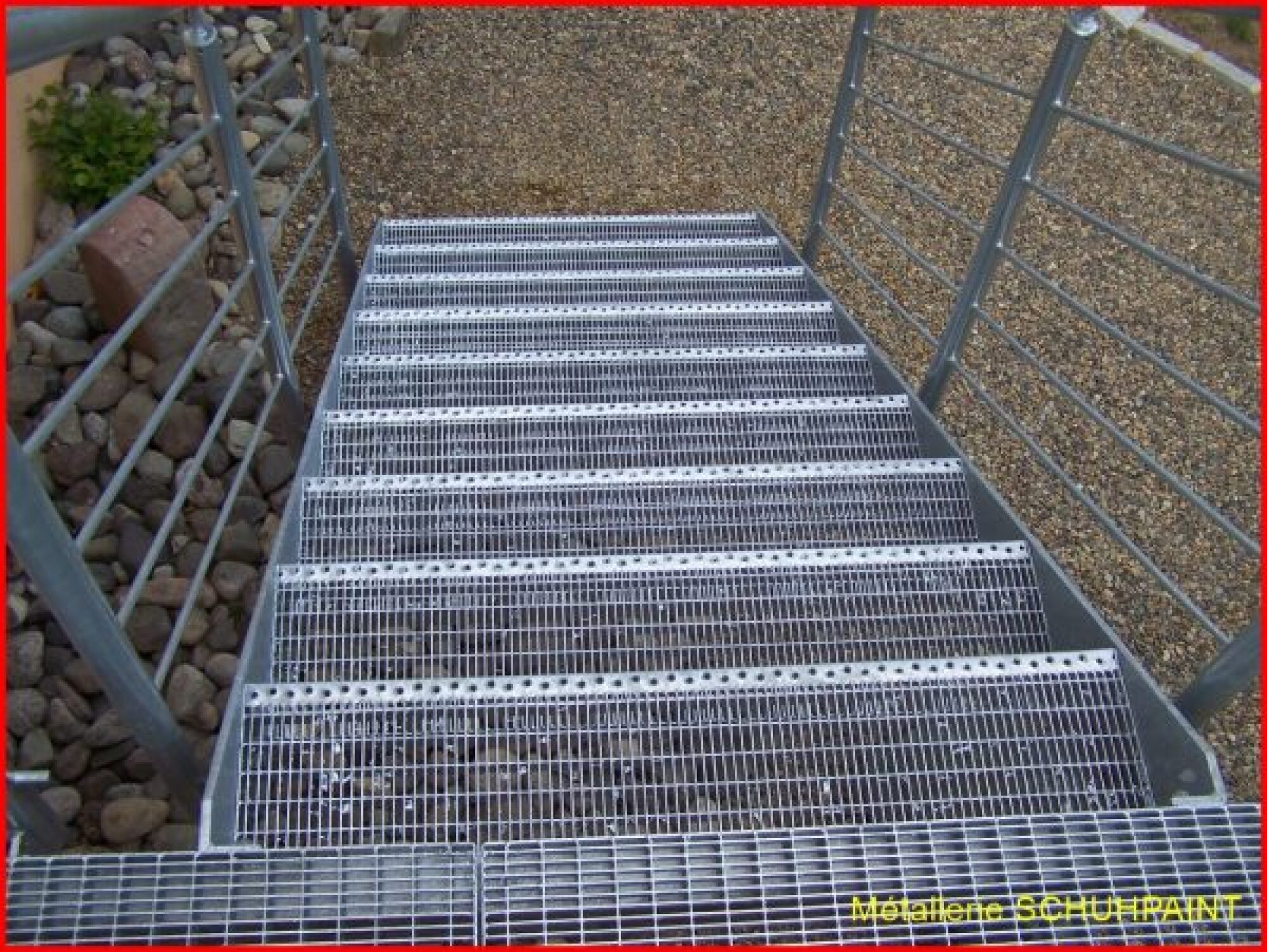 Escalier H2.5M – Marches en caillebotis 30×10 : 2 Rampes