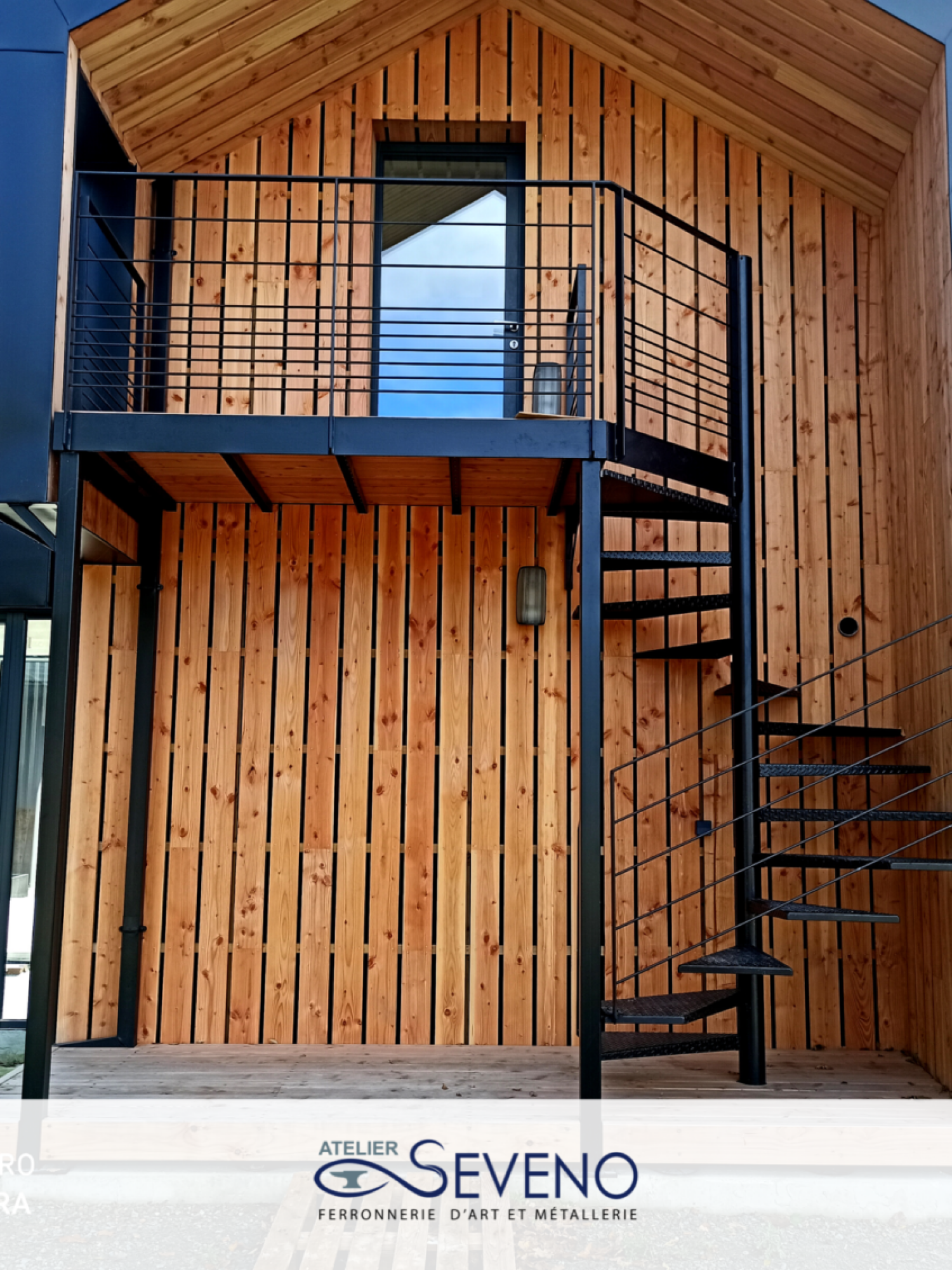 Réalisation d'escalier en métal sur mesure d'extérieur