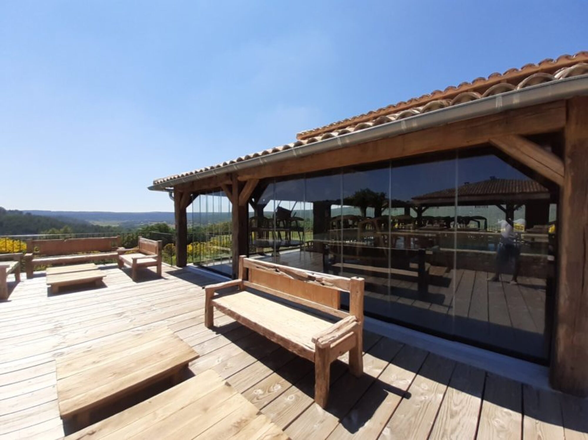 Installation de rideau de verre