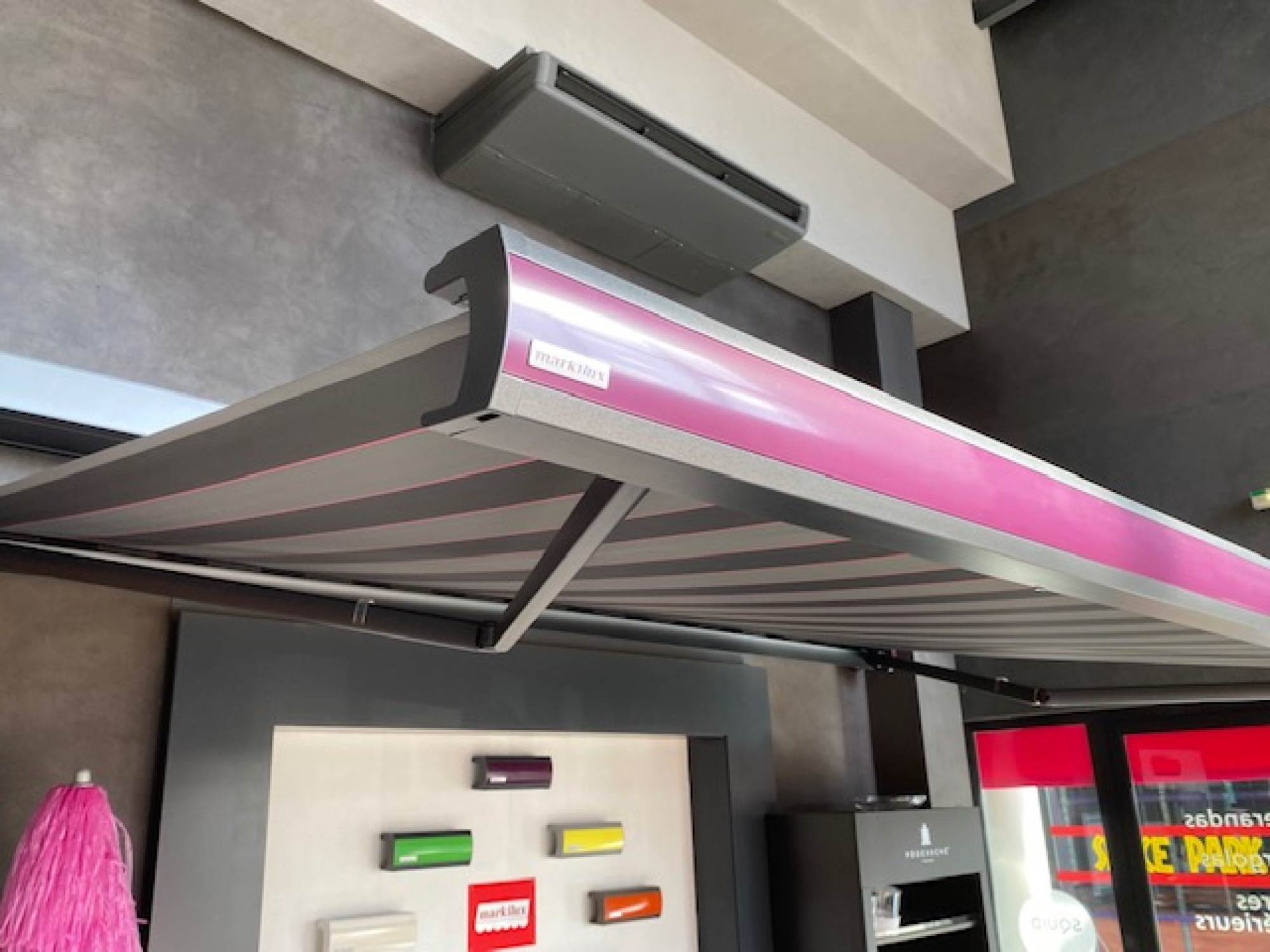 Store banne avec coffre