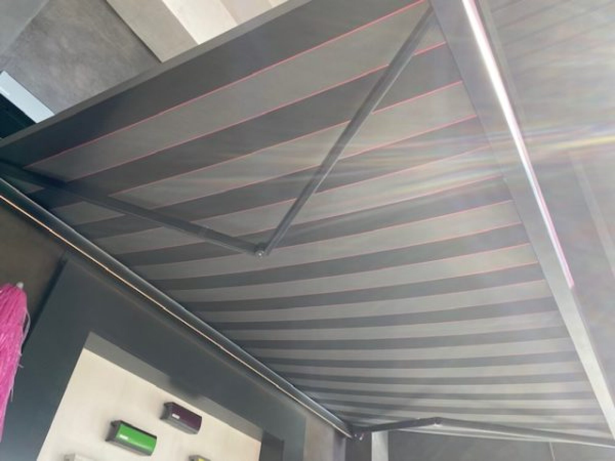 Store banne avec coffre