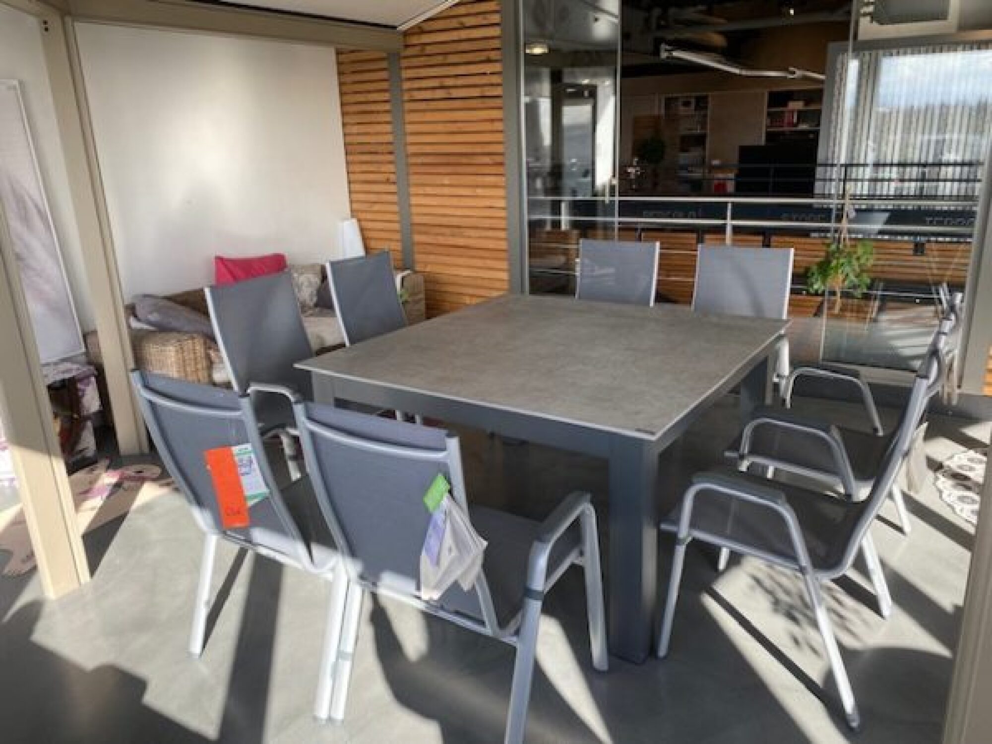 Table de jardin carré + 8 fauteuils