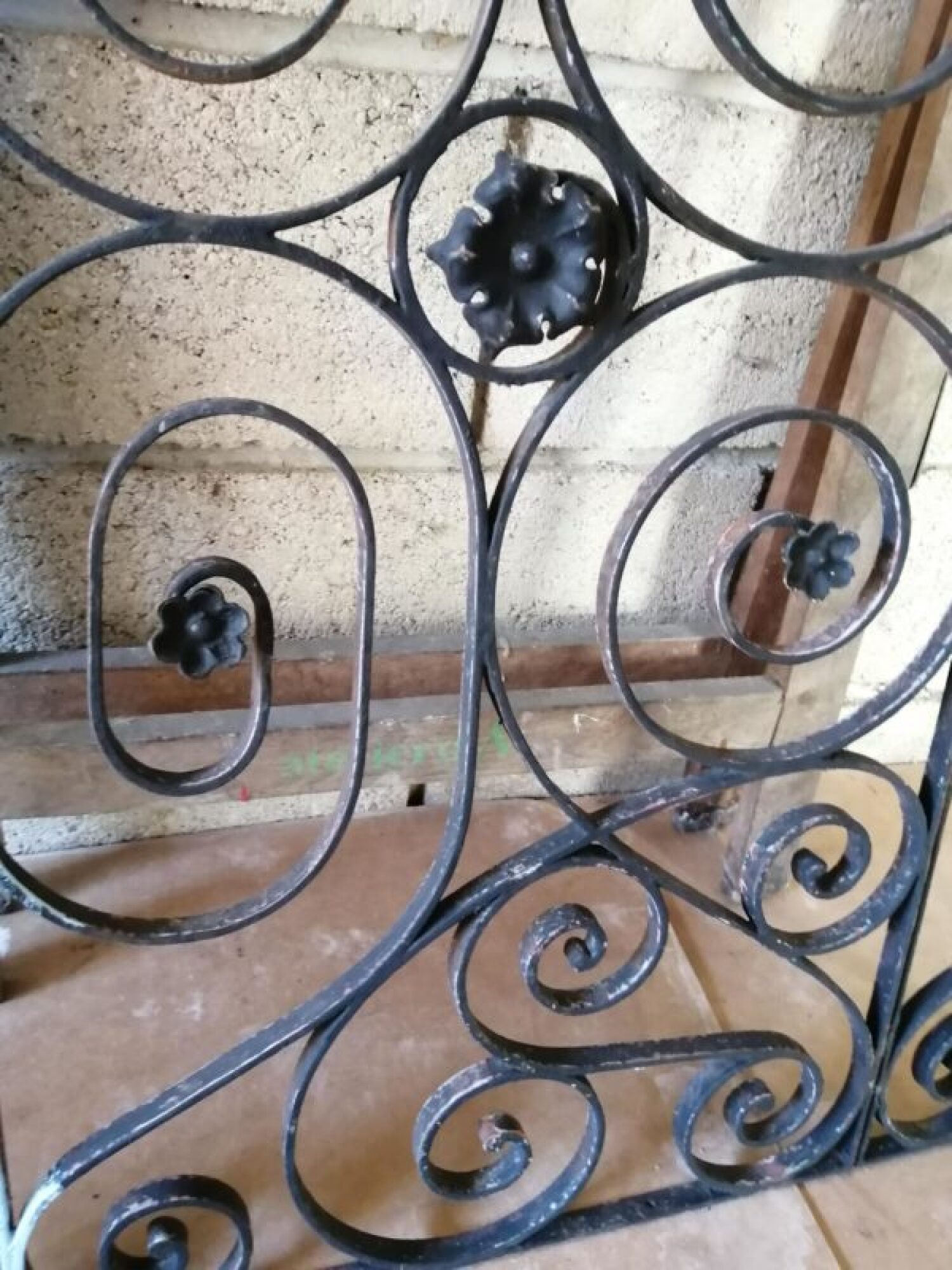 Travaux de peinture extérieur sur grilles