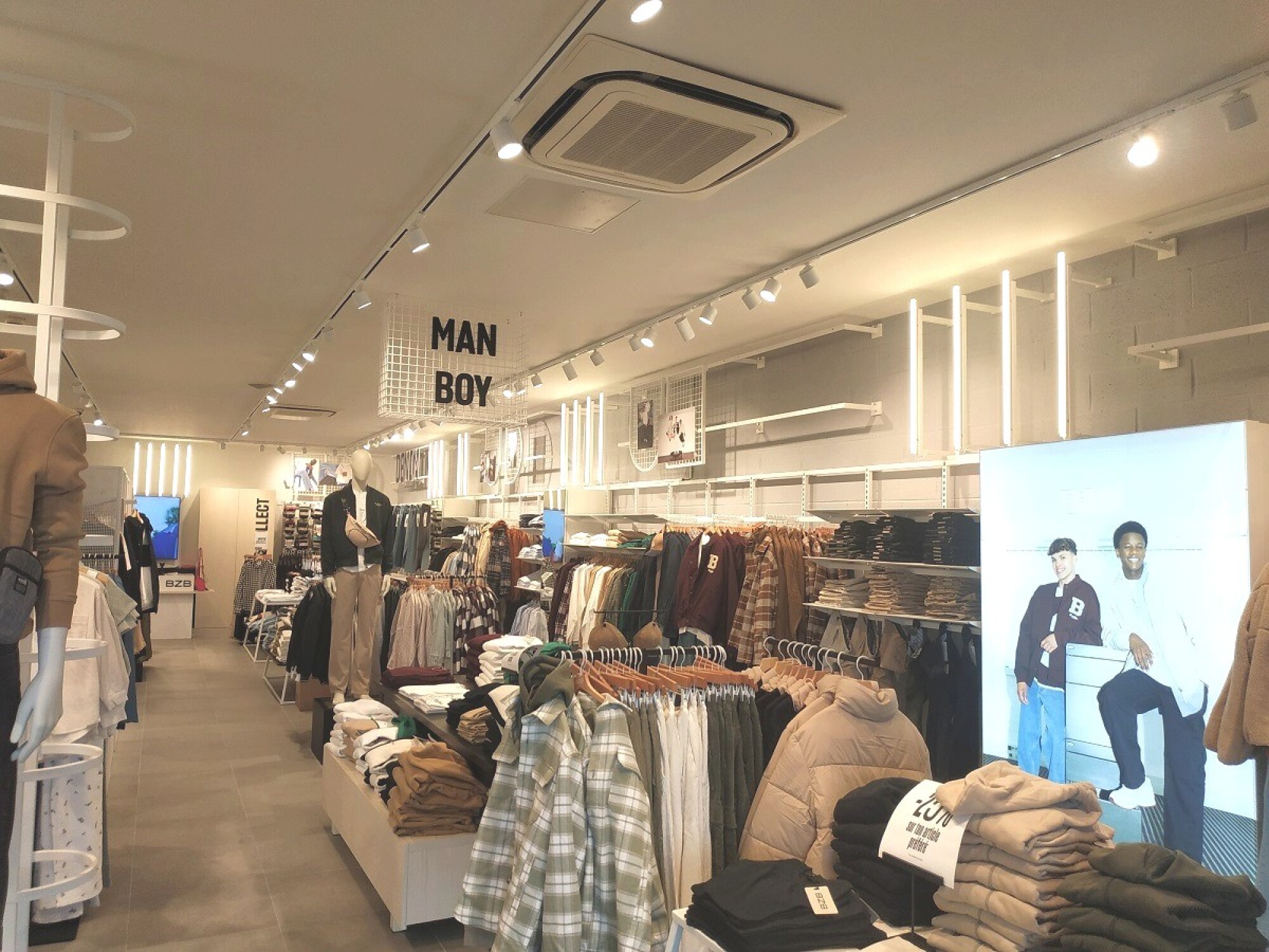 Travaux tout corps d'état pour création de boutique en centre commercial