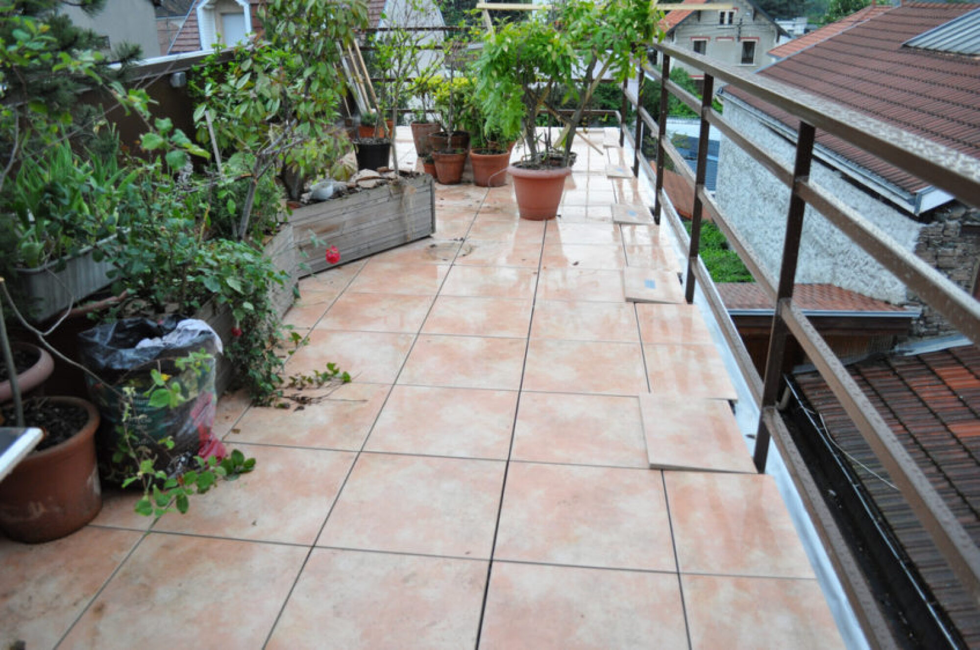 Création terrasse en carrelage sur pilots