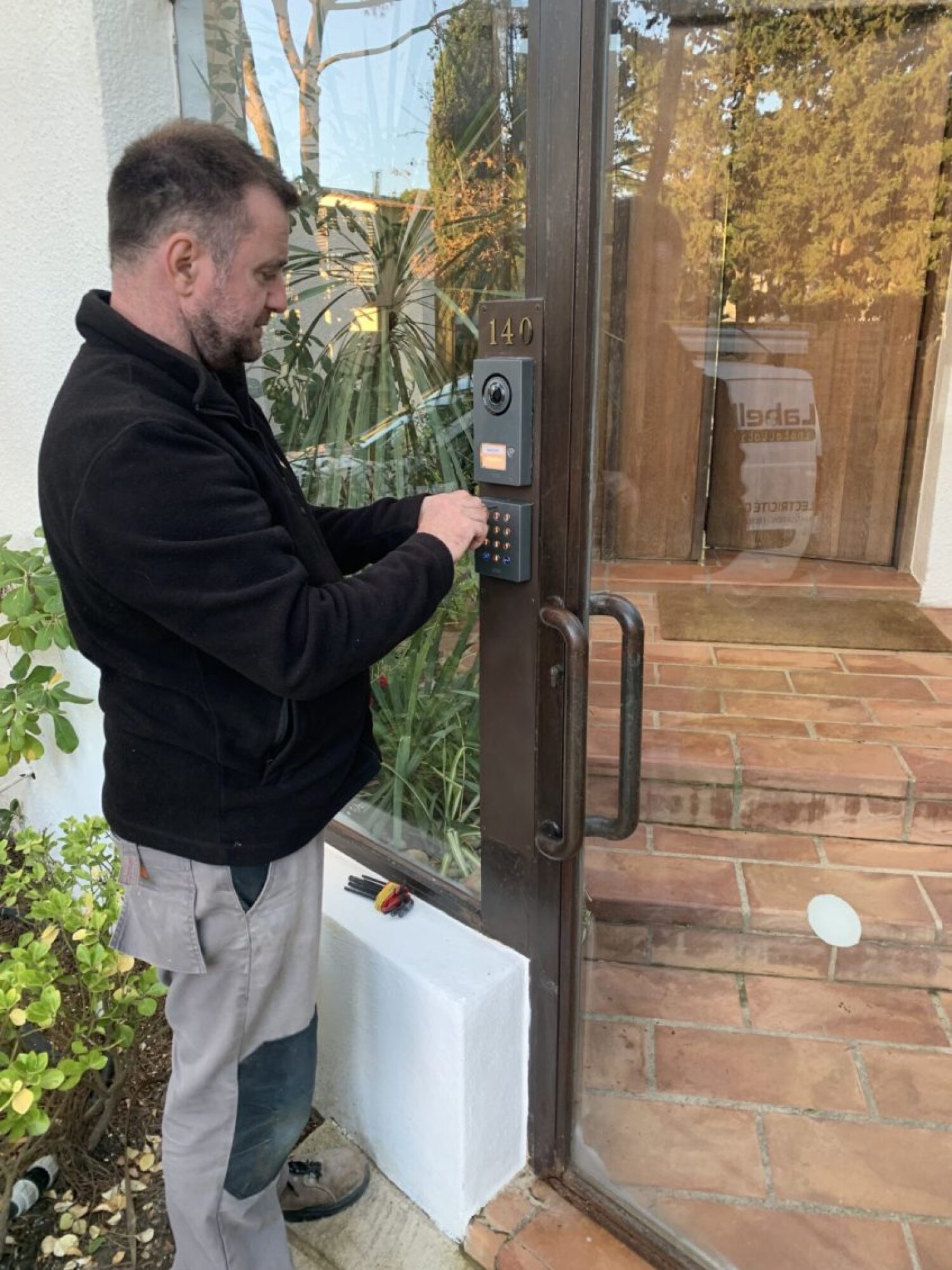 Fourniture et pose d'interphone ou vidéophone