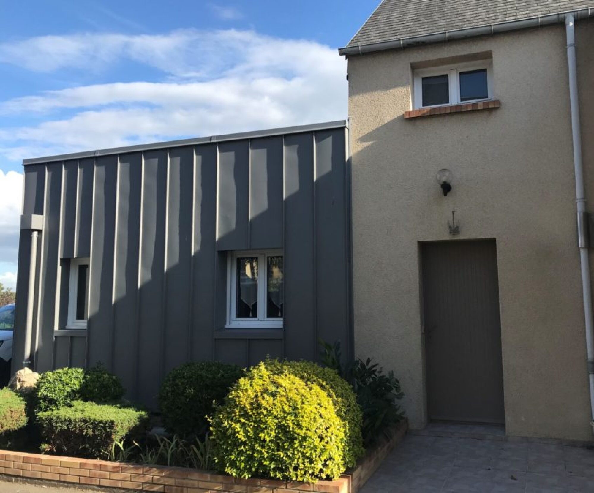 Travaux façade - Installation bardage maison en bac