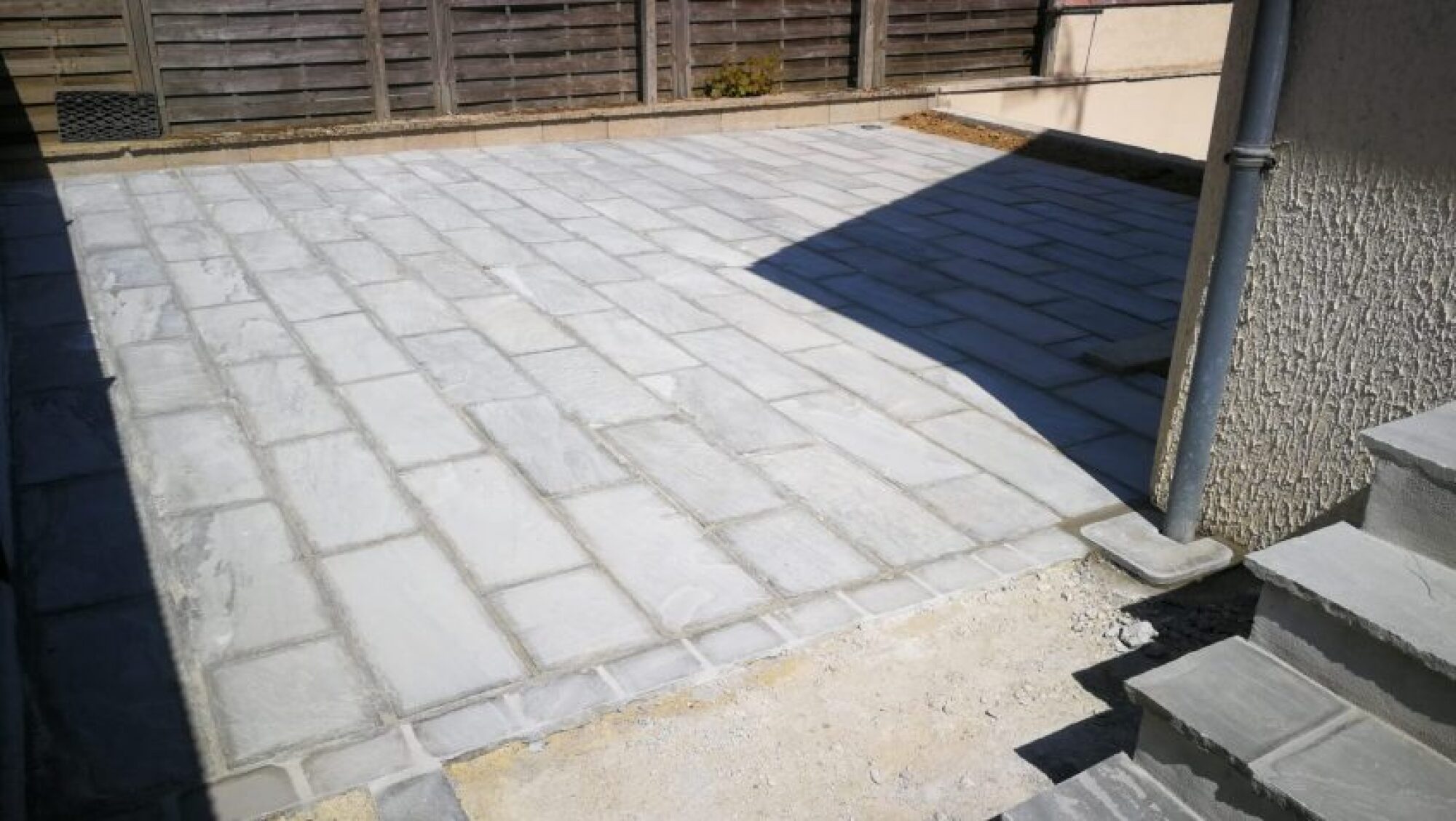 Réalisation de terrasse en béton avec revêtement