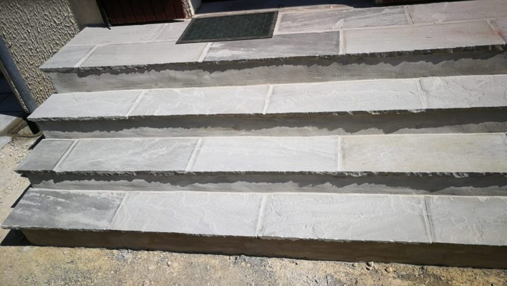 Réalisation de terrasse en béton avec revêtement