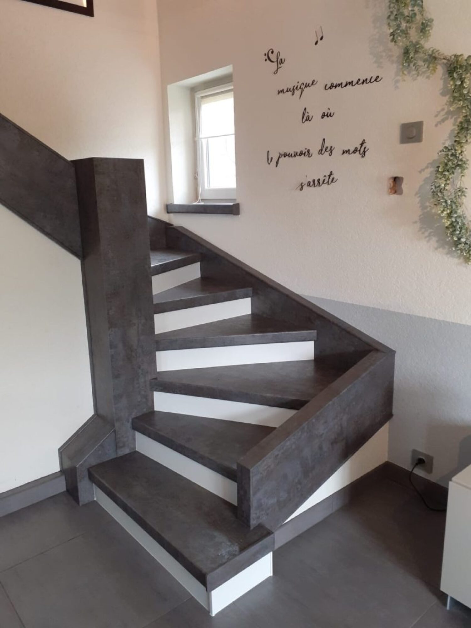 Recouvrement des marches et contremarches d'un escalier intérieur bois