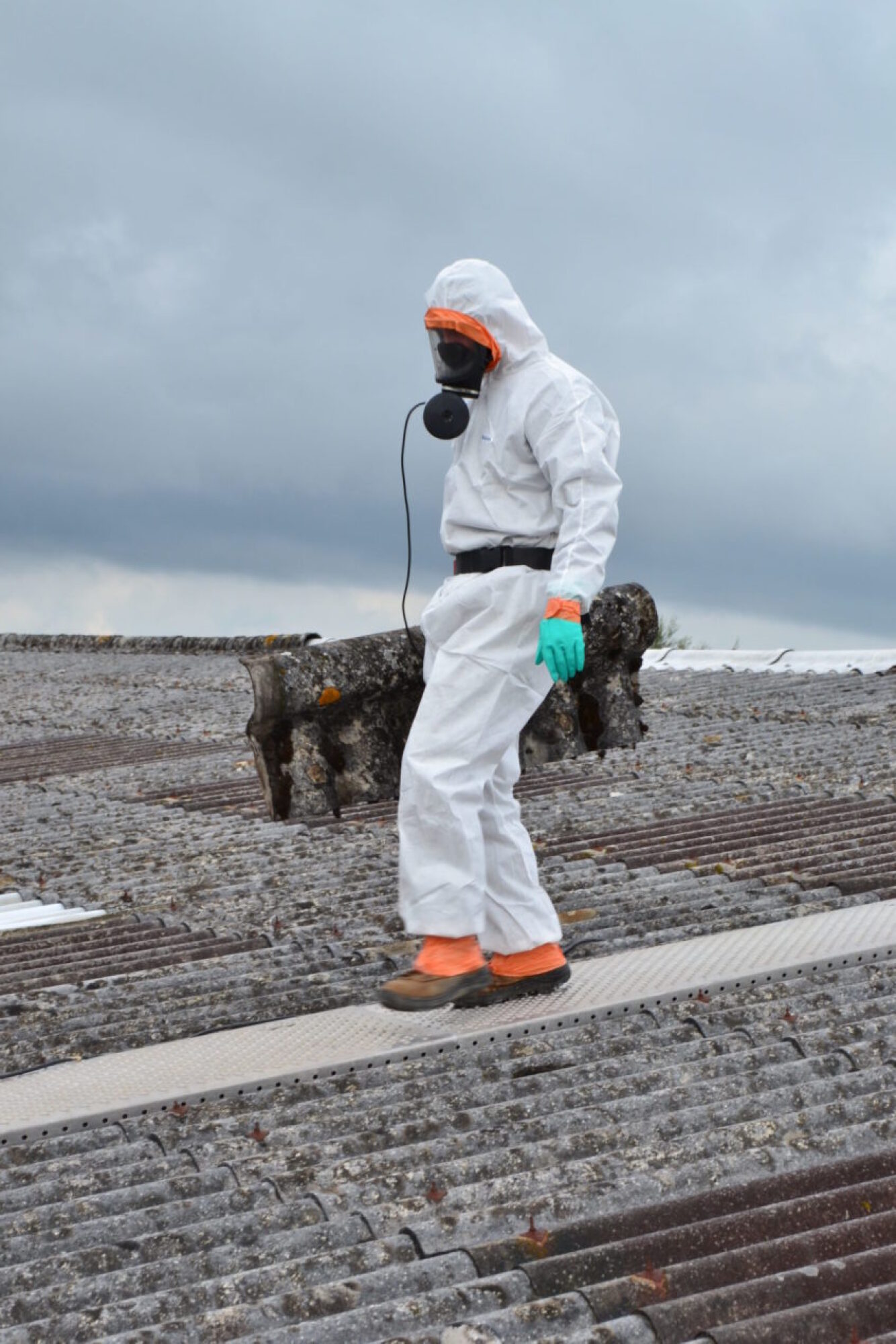 Travaux de toiture, retrait de couverture amiantée