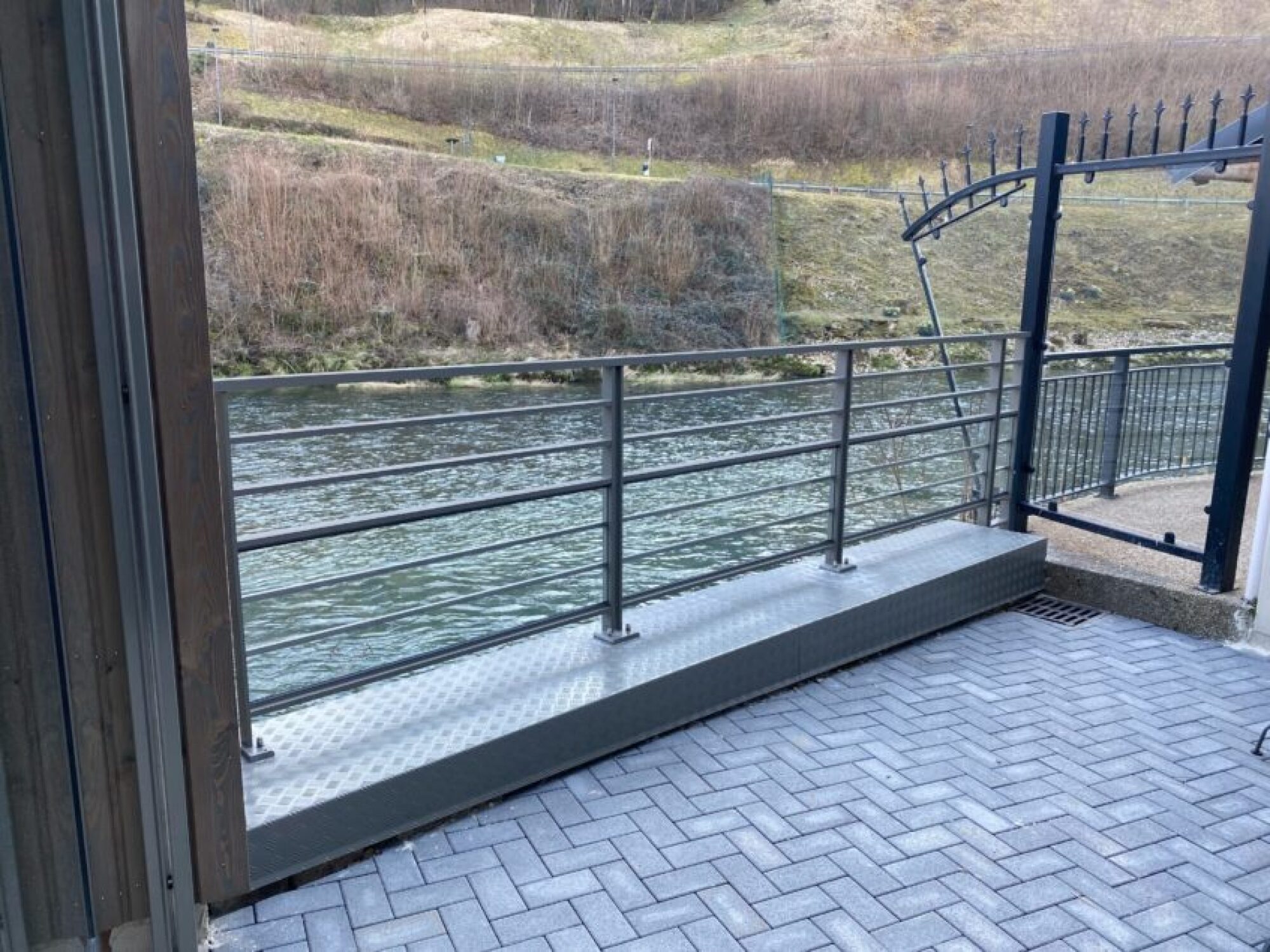 Pose et fourniture de garde-corps