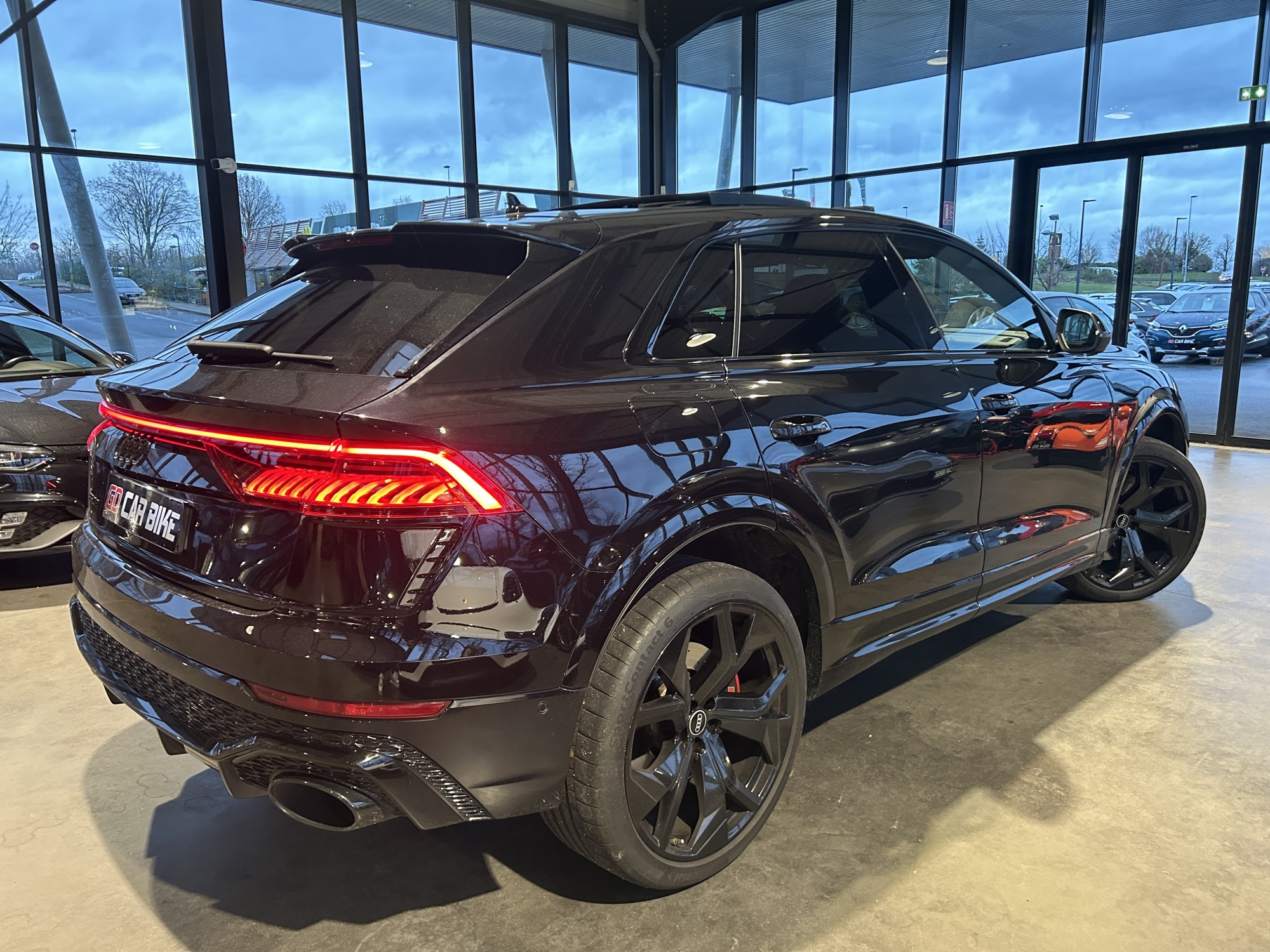 RSQ8 600ch Full Black Française