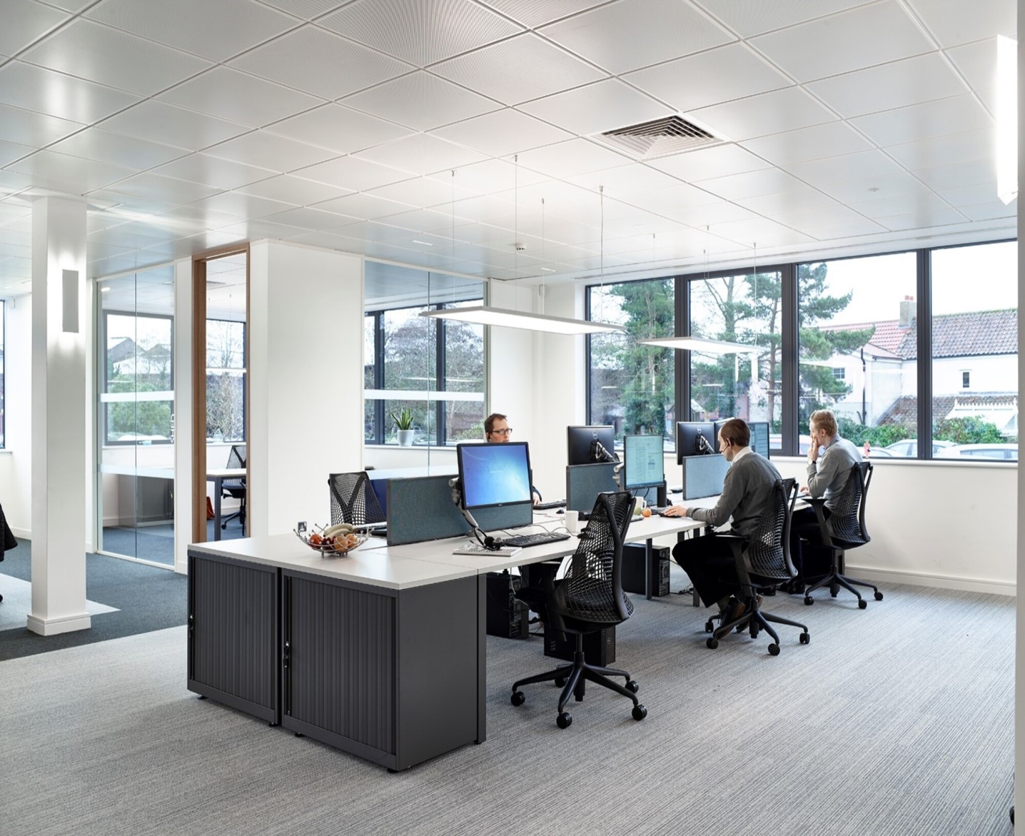 Fauteuil SAYL Herman Miller dossier suspension noir assise phoenix noir