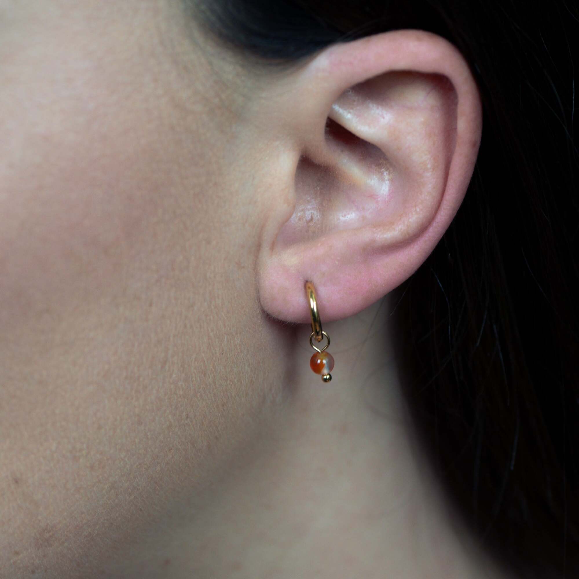 Boucles d'oreilles créoles Serena en pierres Cornaline