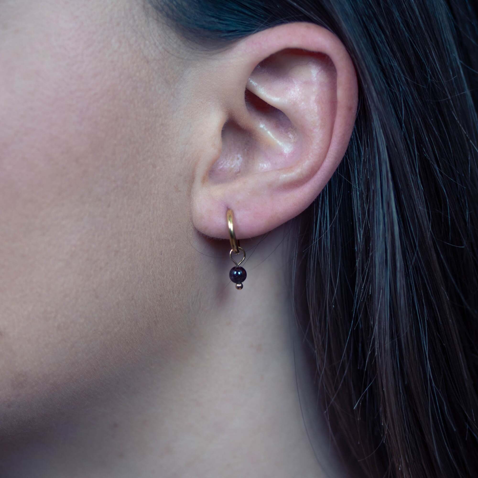 Boucles d'oreilles créoles Serena en pierres Grenat