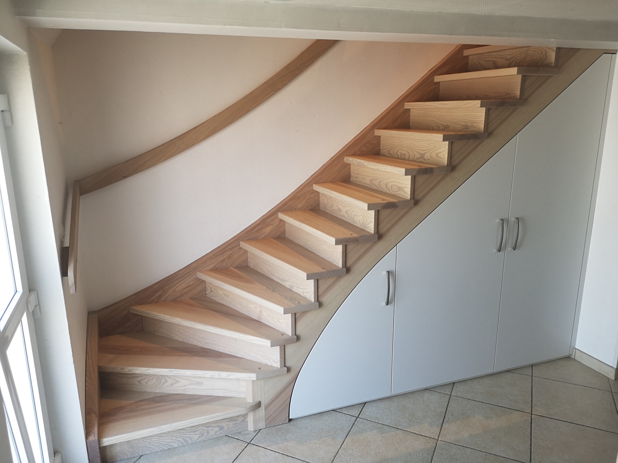 Escalier avec placards intégrés sur-mesure