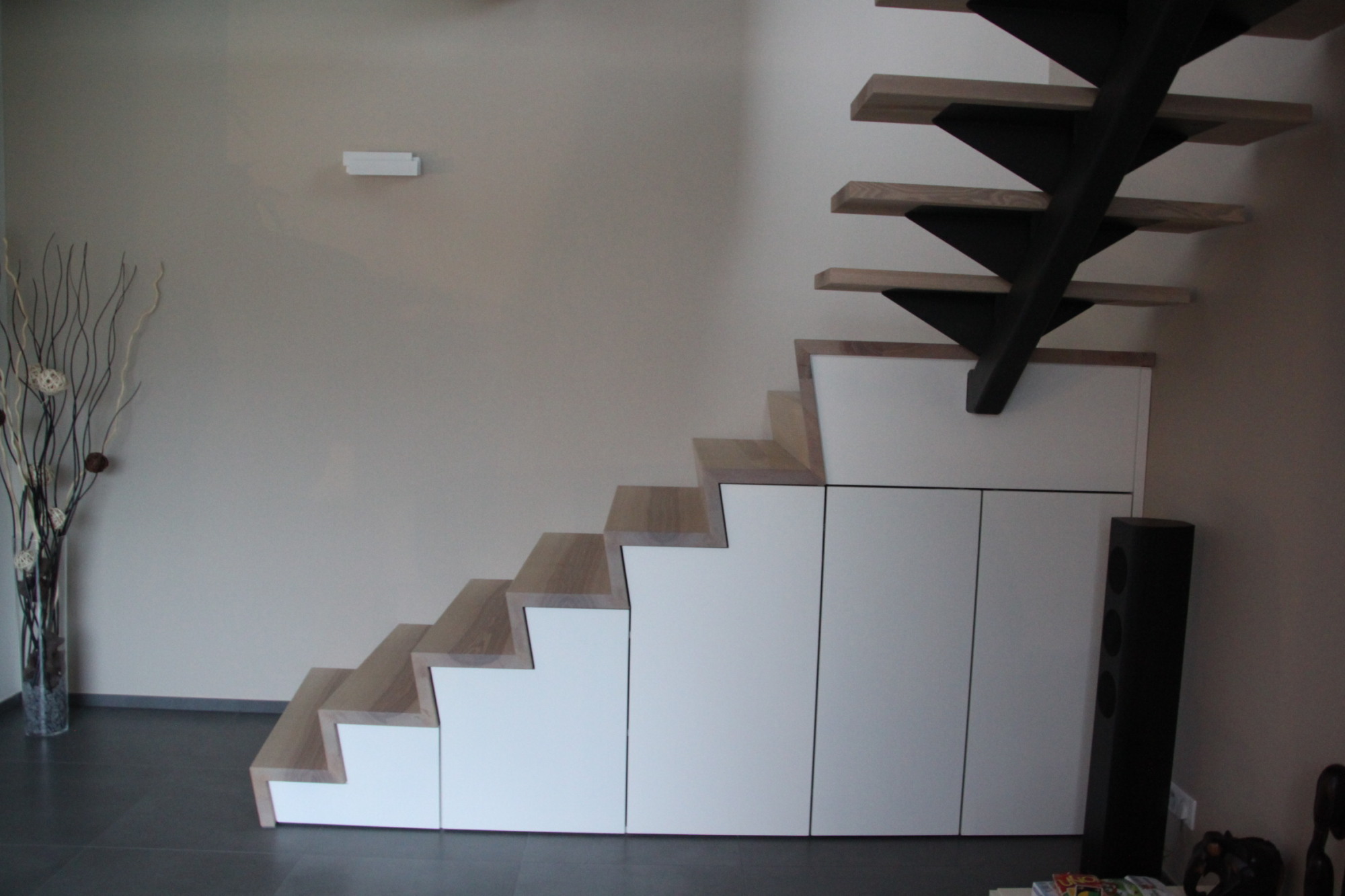 Escalier avec placards intégrés sur-mesure