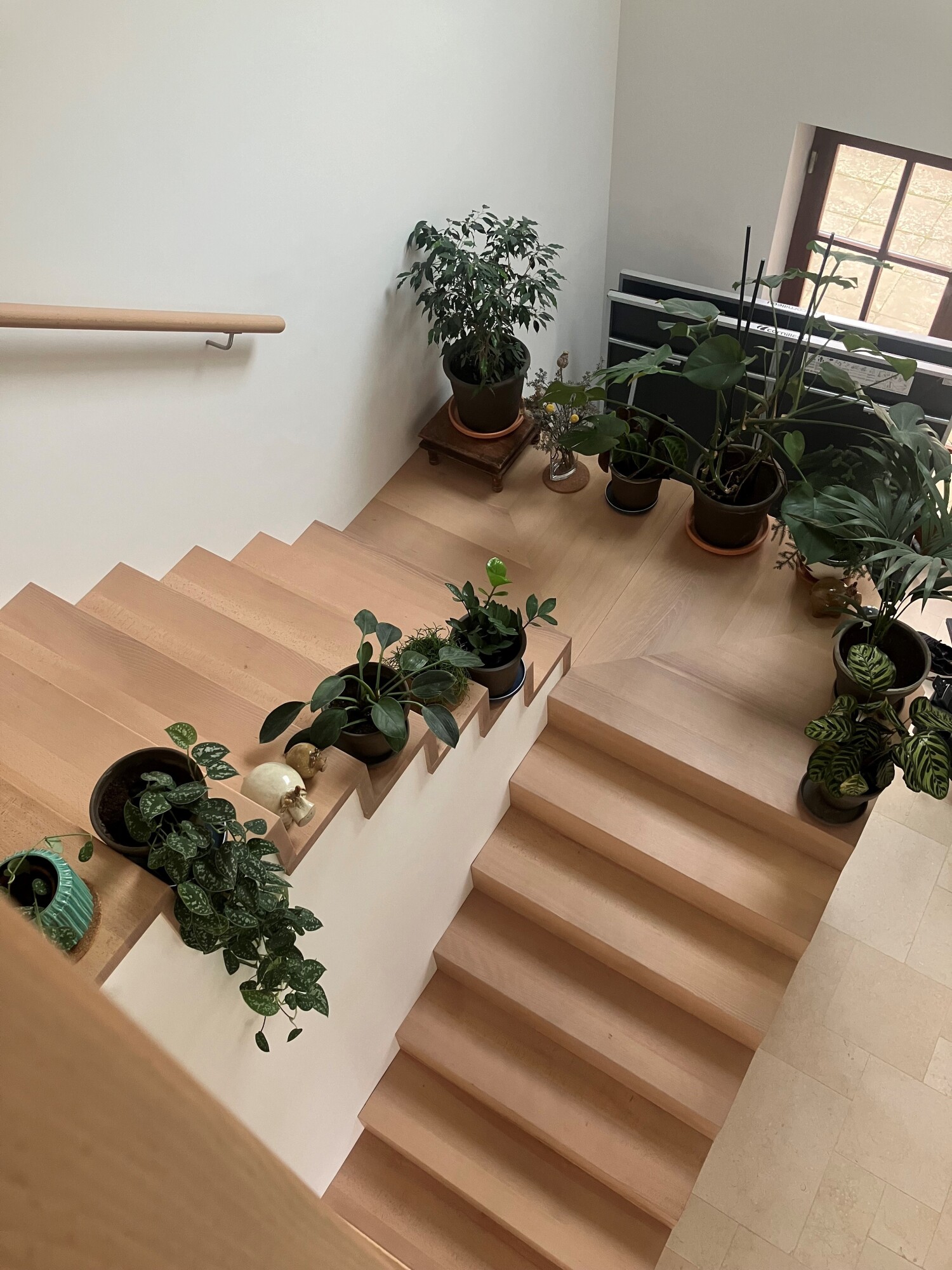 Revêtement en bois sur escalier béton sur-mesure