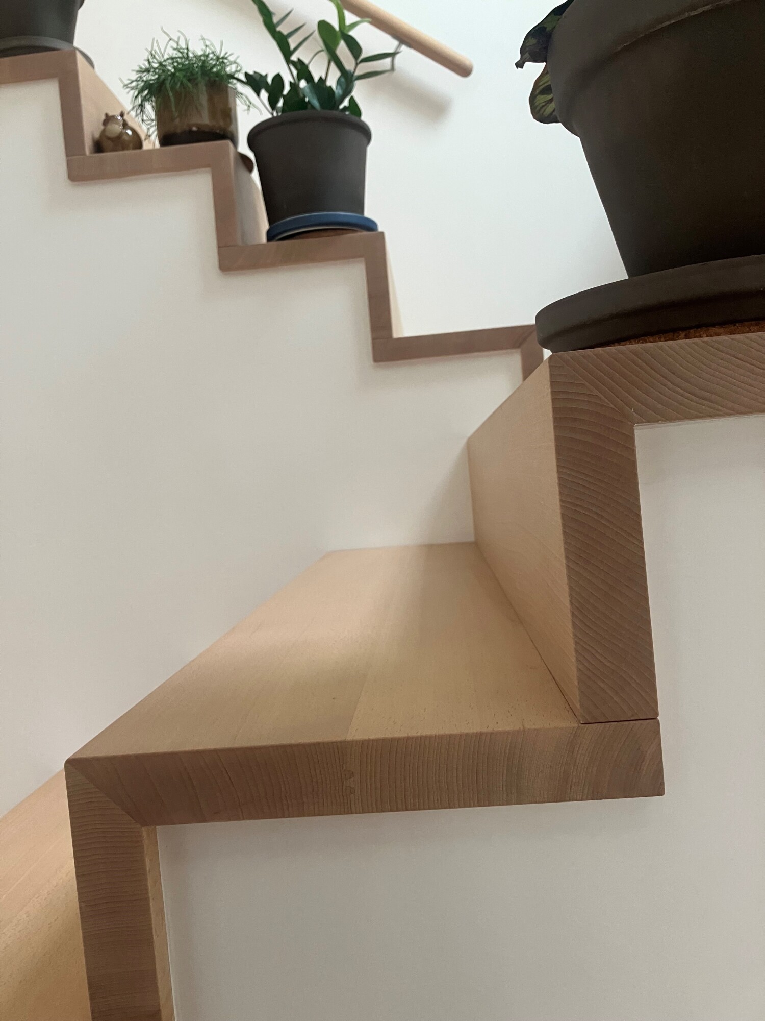 Revêtement en bois sur escalier béton sur-mesure