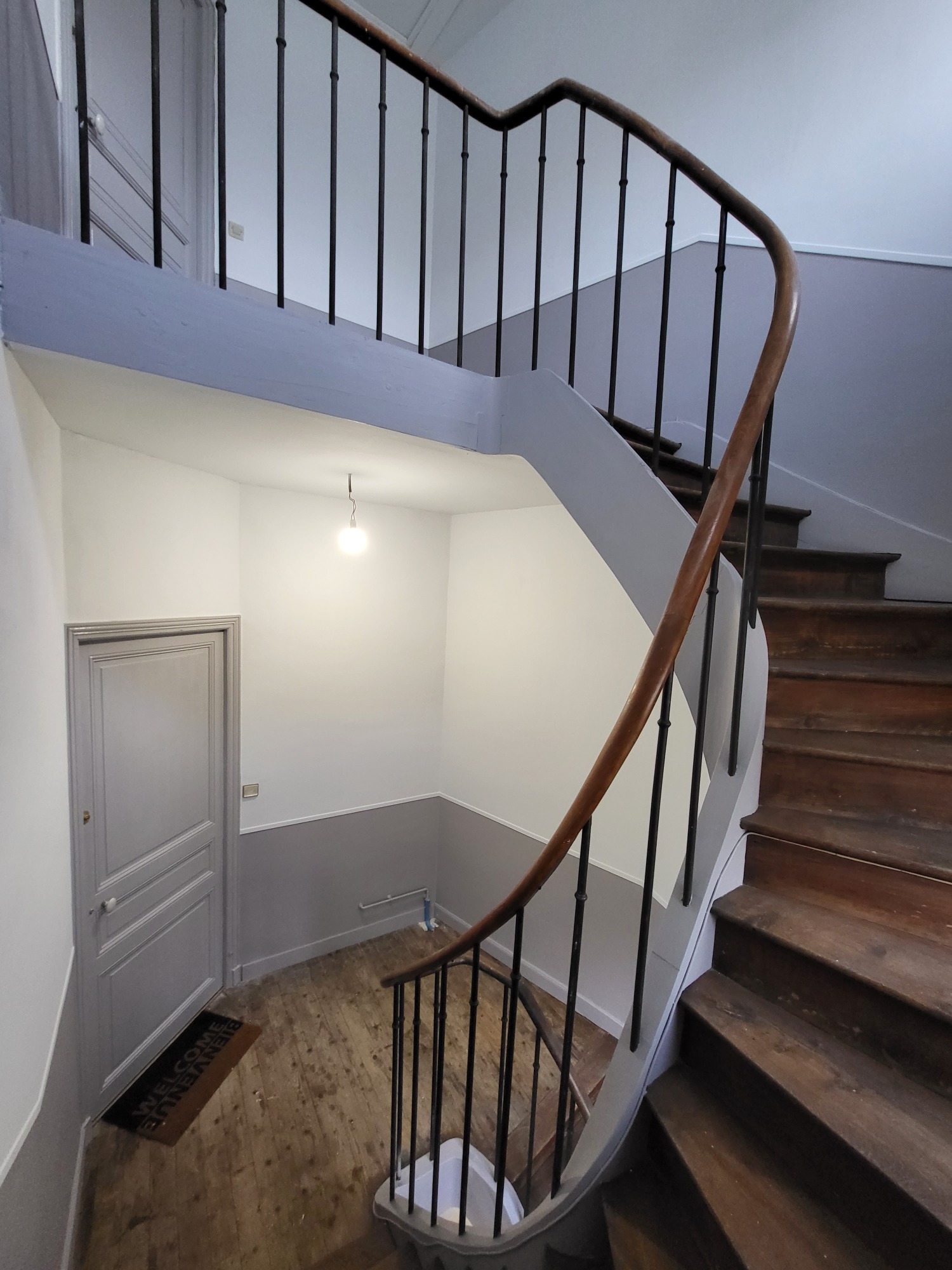 Rénovation peinture intérieure cage d'escalier d'immeuble en copropriété