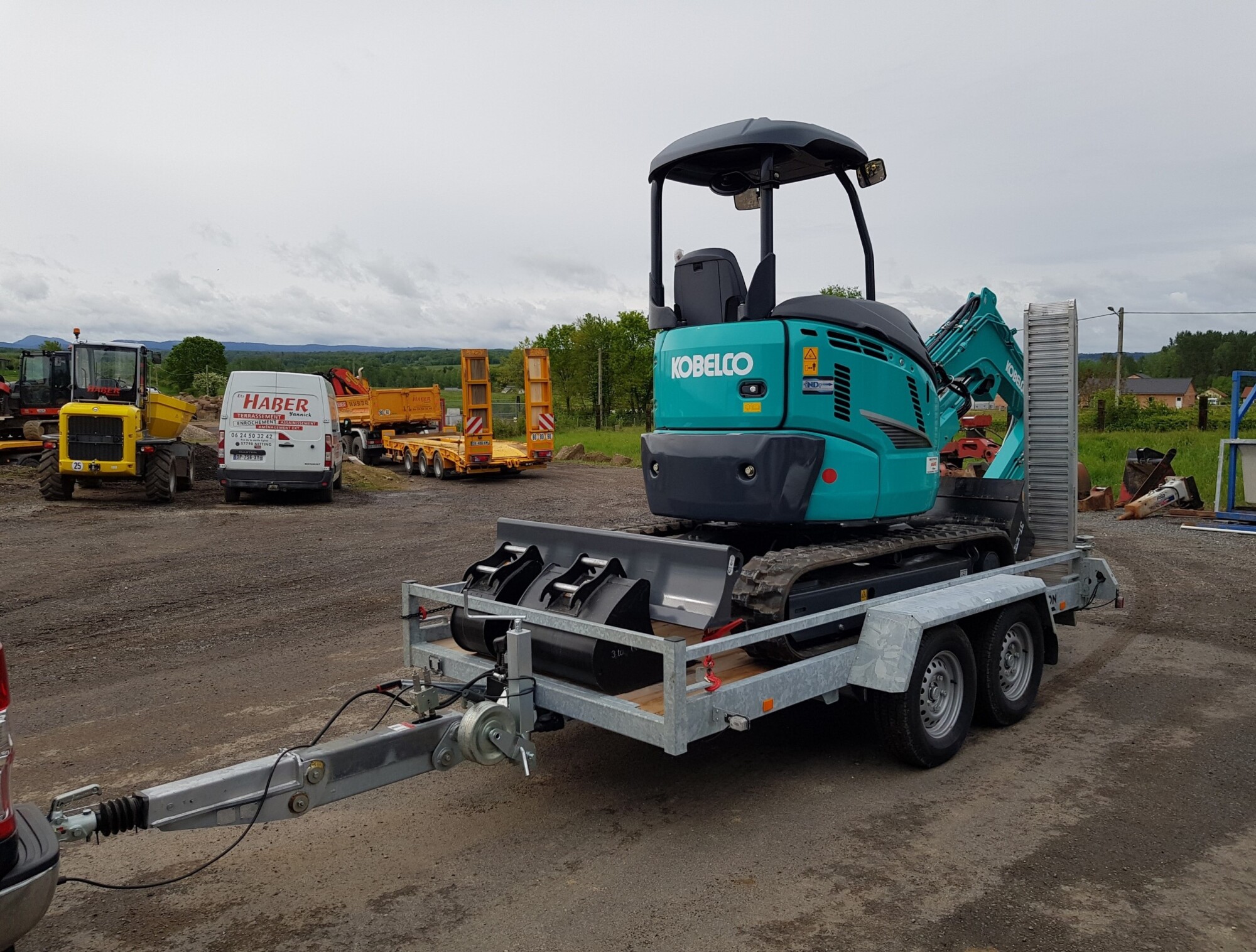 Location mini pelle 2,8T Kobelco SK25