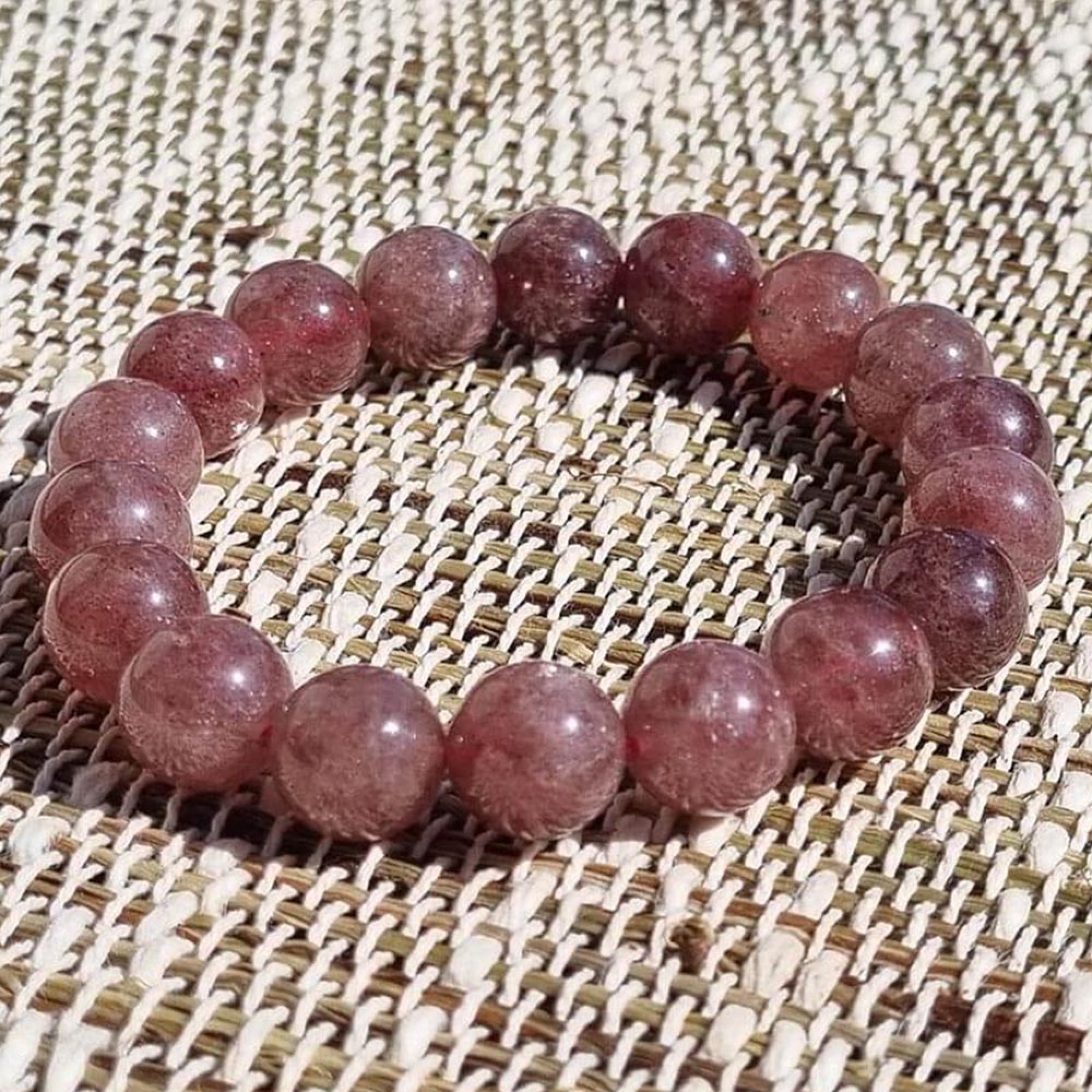 Bracelet yoga Quartz fraise 10mm AA