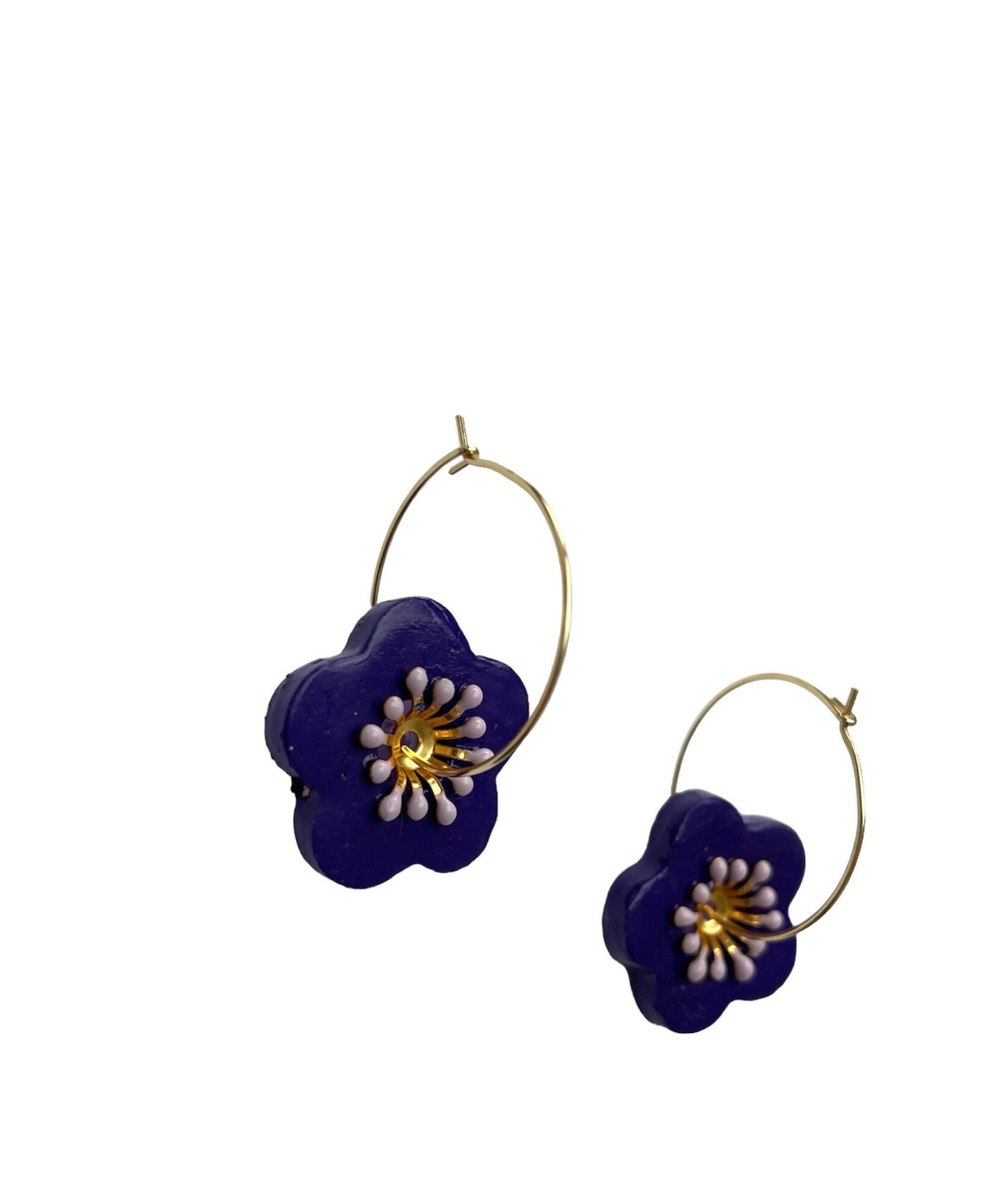Boucles d'oreilles, créoles fleur violette en céramique - Modèle unique artisanal