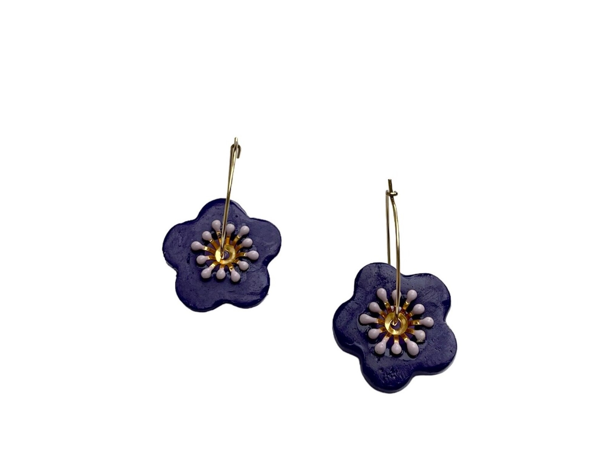 Boucles d'oreilles, créoles fleur violette en céramique - Modèle unique artisanal