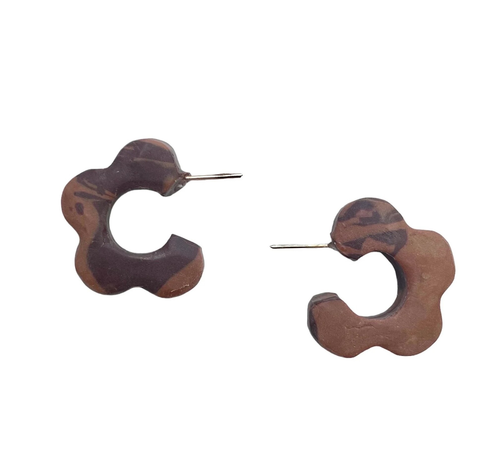 Boucles d'oreilles, créoles fleurs marron - Modèle fait main