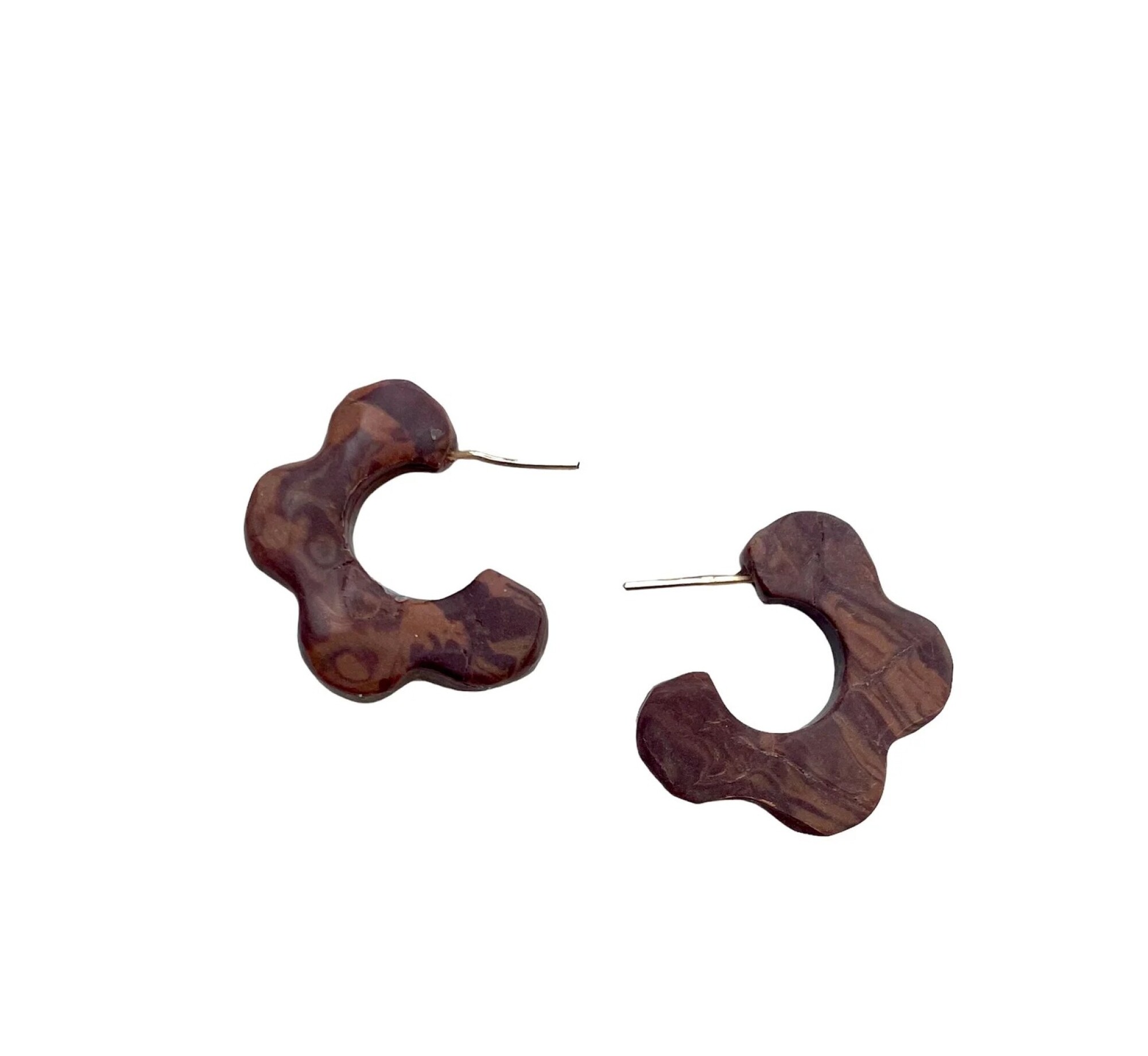 Boucles d'oreilles, créoles fleurs marron - Modèle fait main