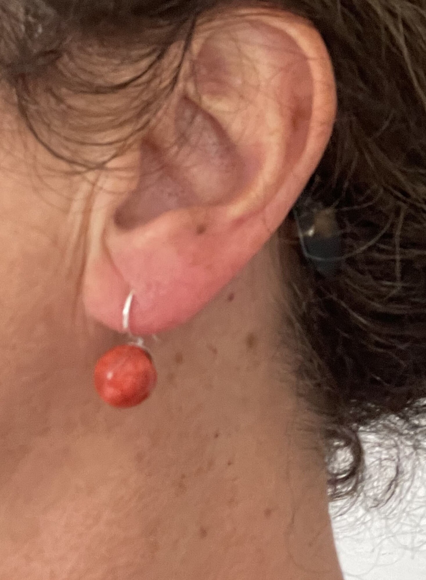 Boucles d'oreilles, dormeuse rouge