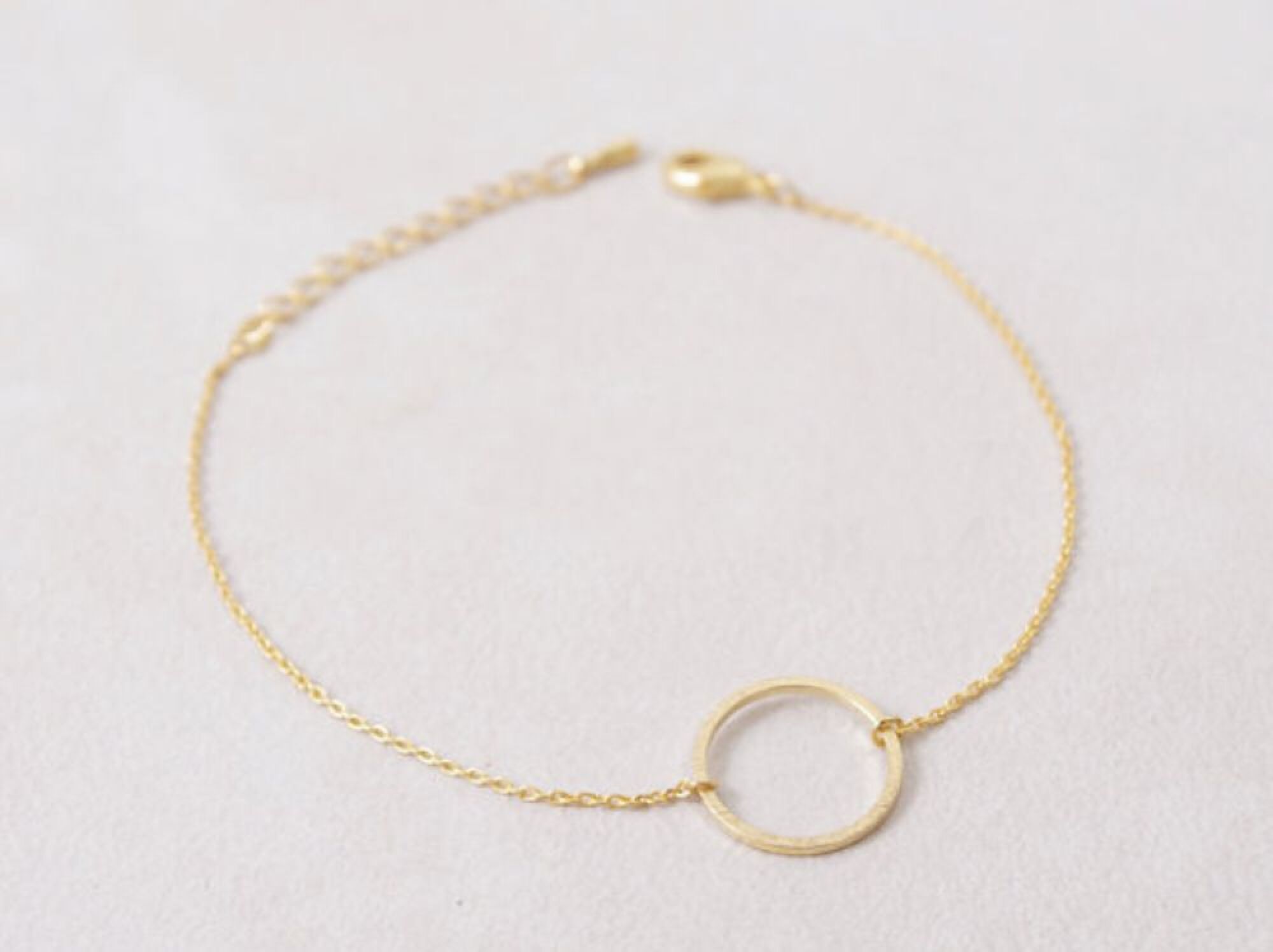 Bracelet argenté ou doré chainette et cercle