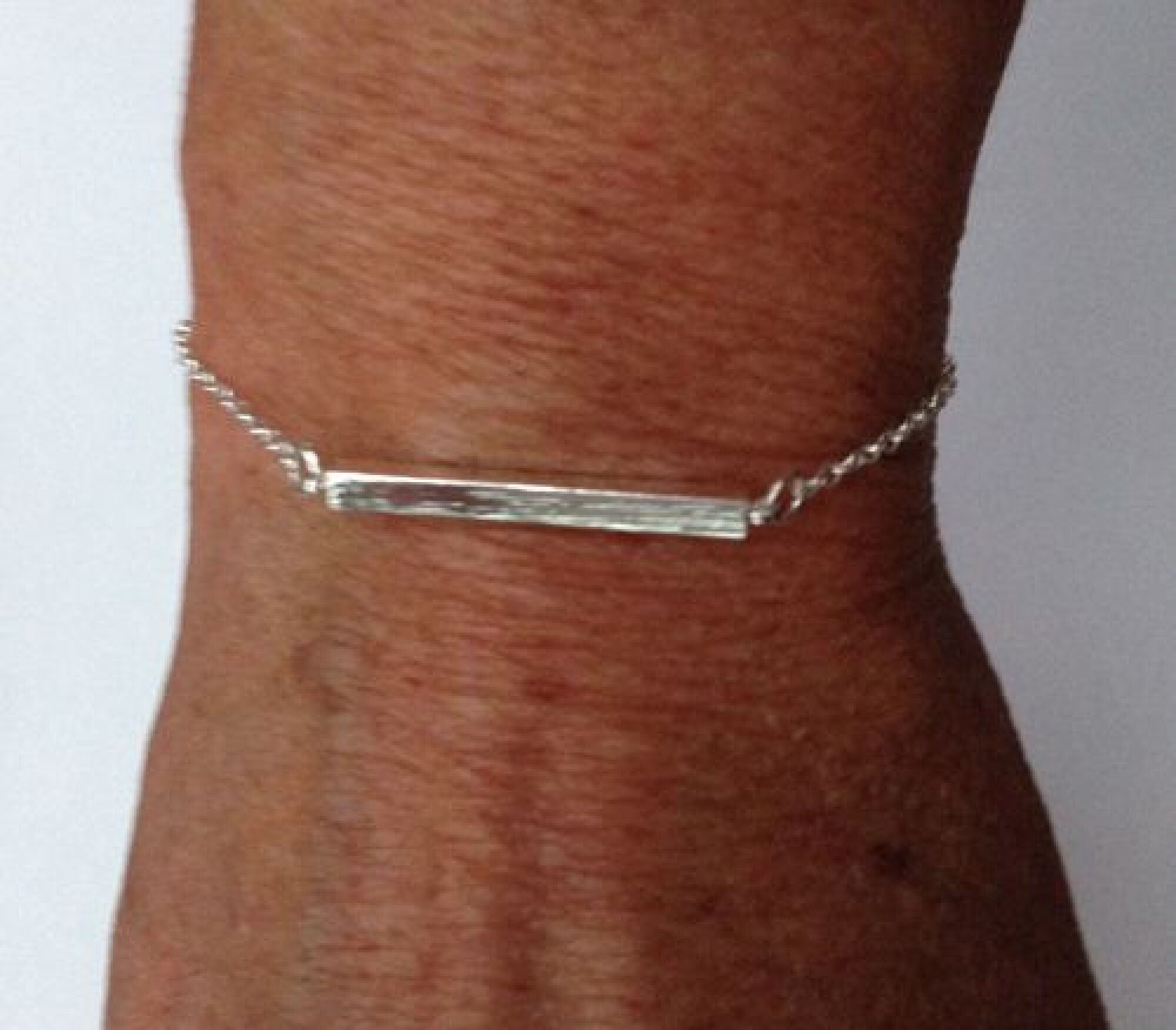 Bracelet argenté ou doré style gourmette fine