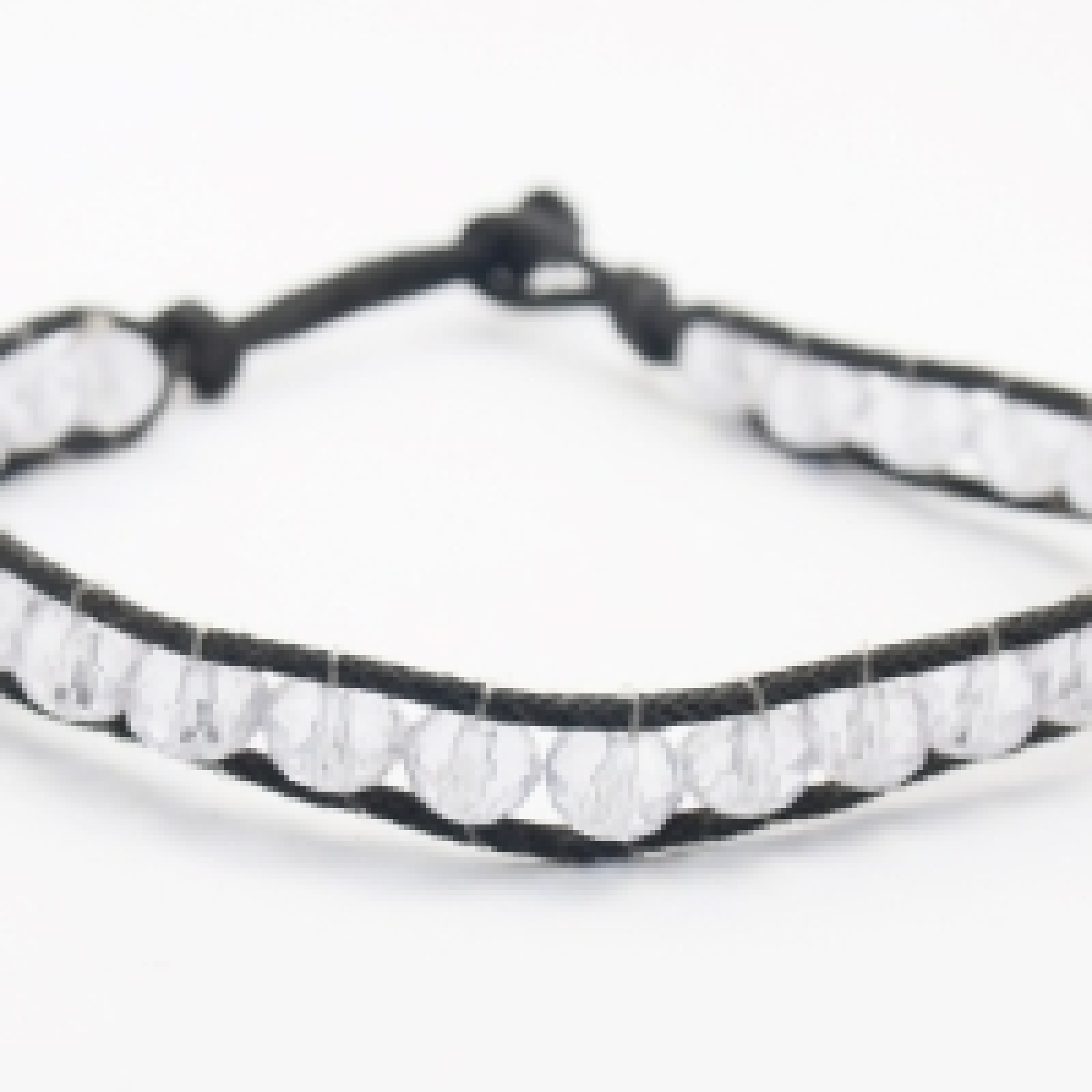 Bracelet perles de cristal blanc et fil de coton noir