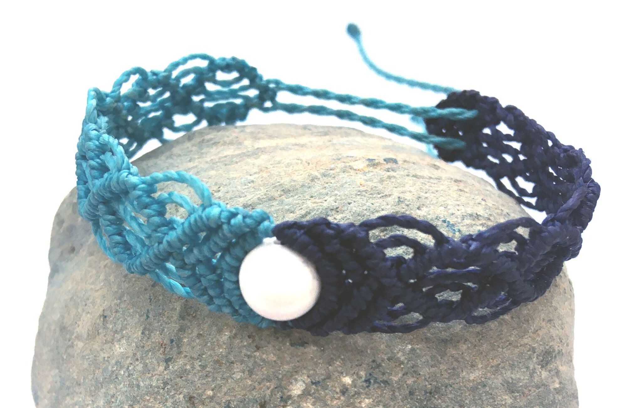 Bracelet tissé à la main modèle unique