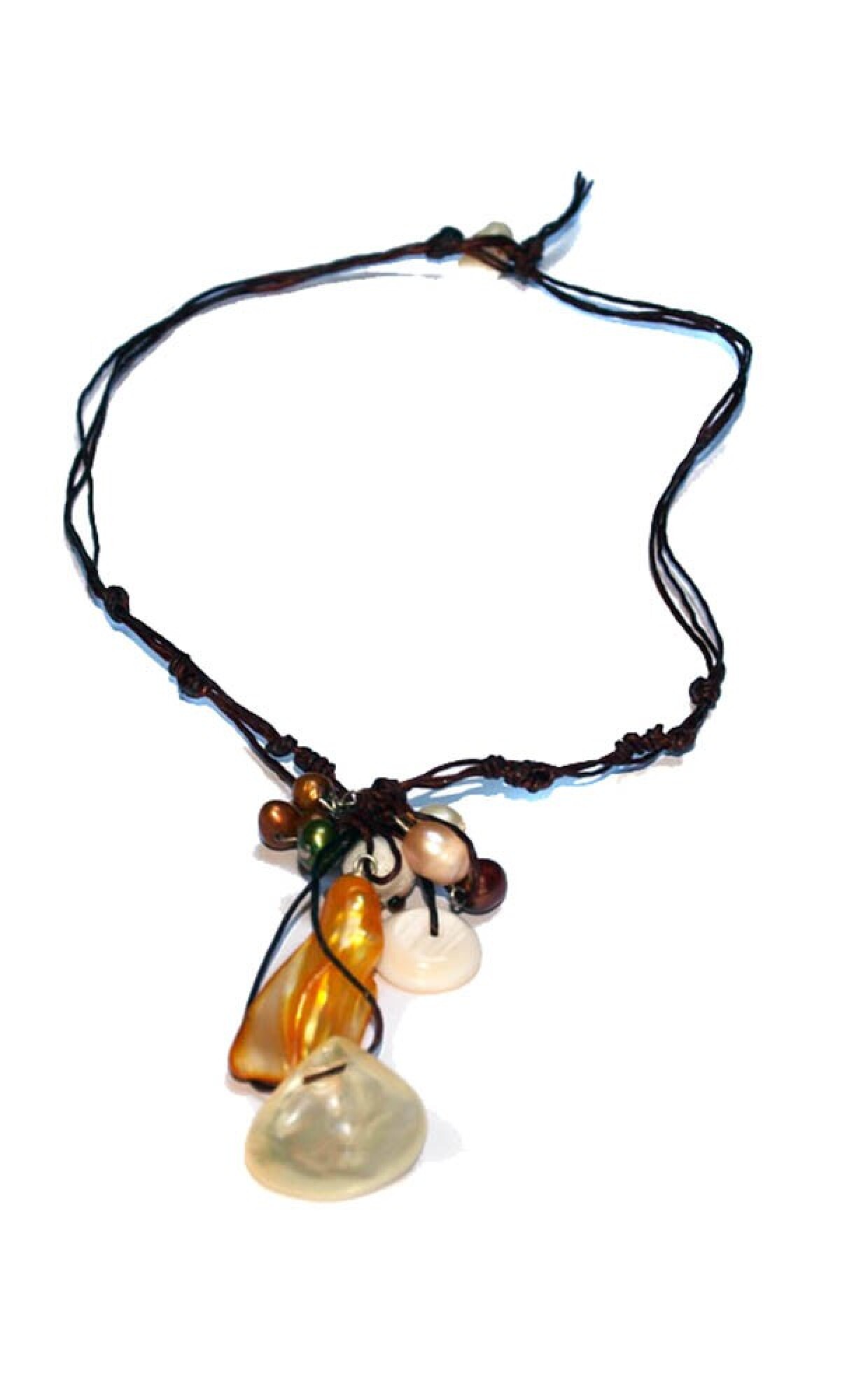 Collier en fil de soie et coquillages