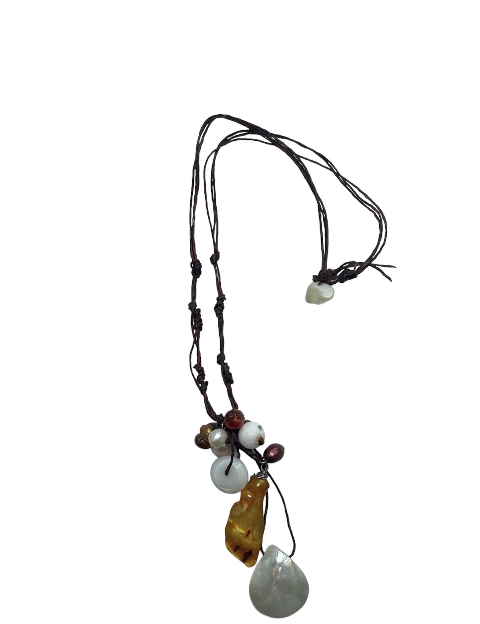 Collier en fil de soie et coquillages