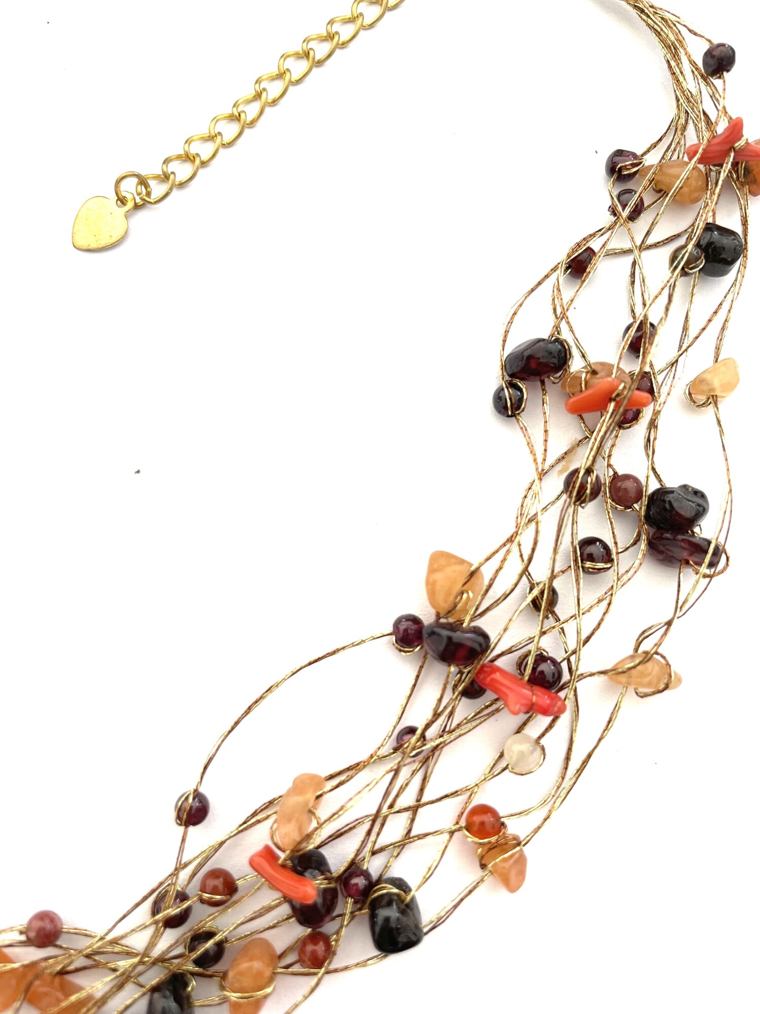 Collier en fil doré et en pierres naturelles