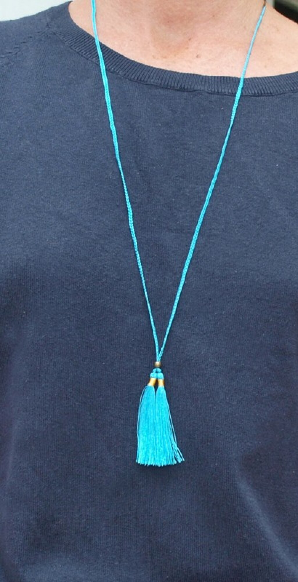 Collier turquoise long en coton avec pompon