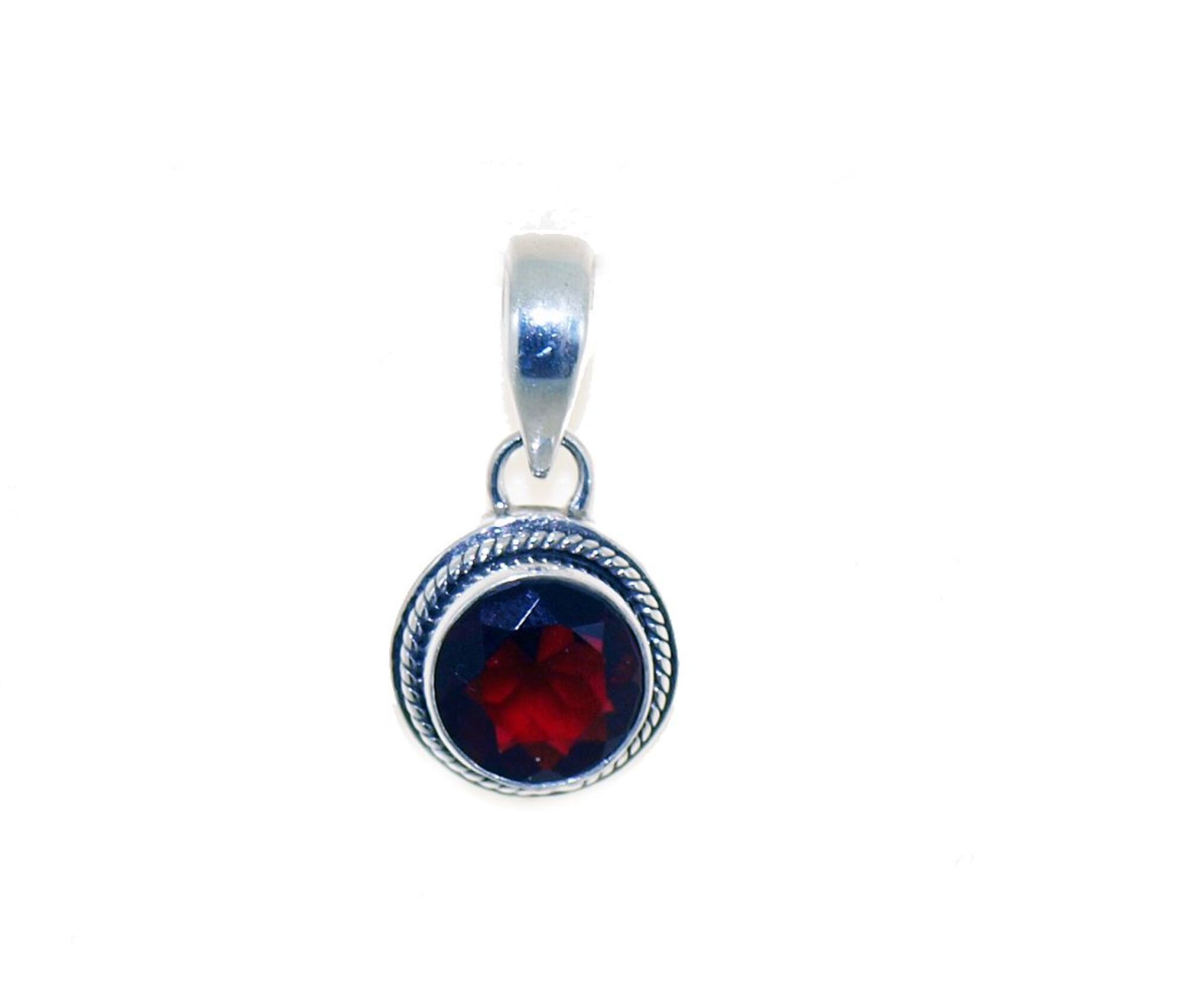 Pendentif en argent et grenat facetté