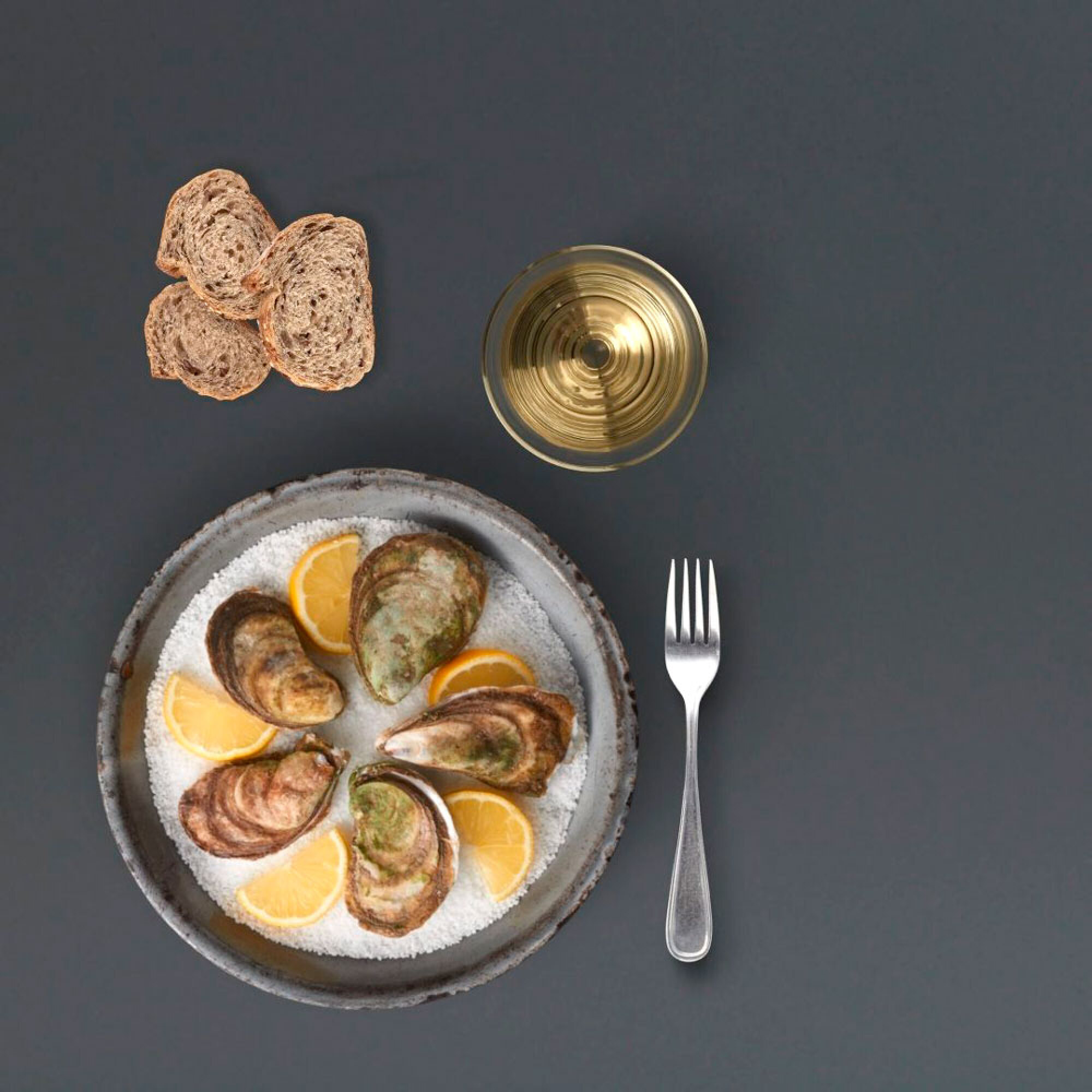 Lot de 1 table pliable gris anthracite h90cm + 2 chaises hautes pour terrasse