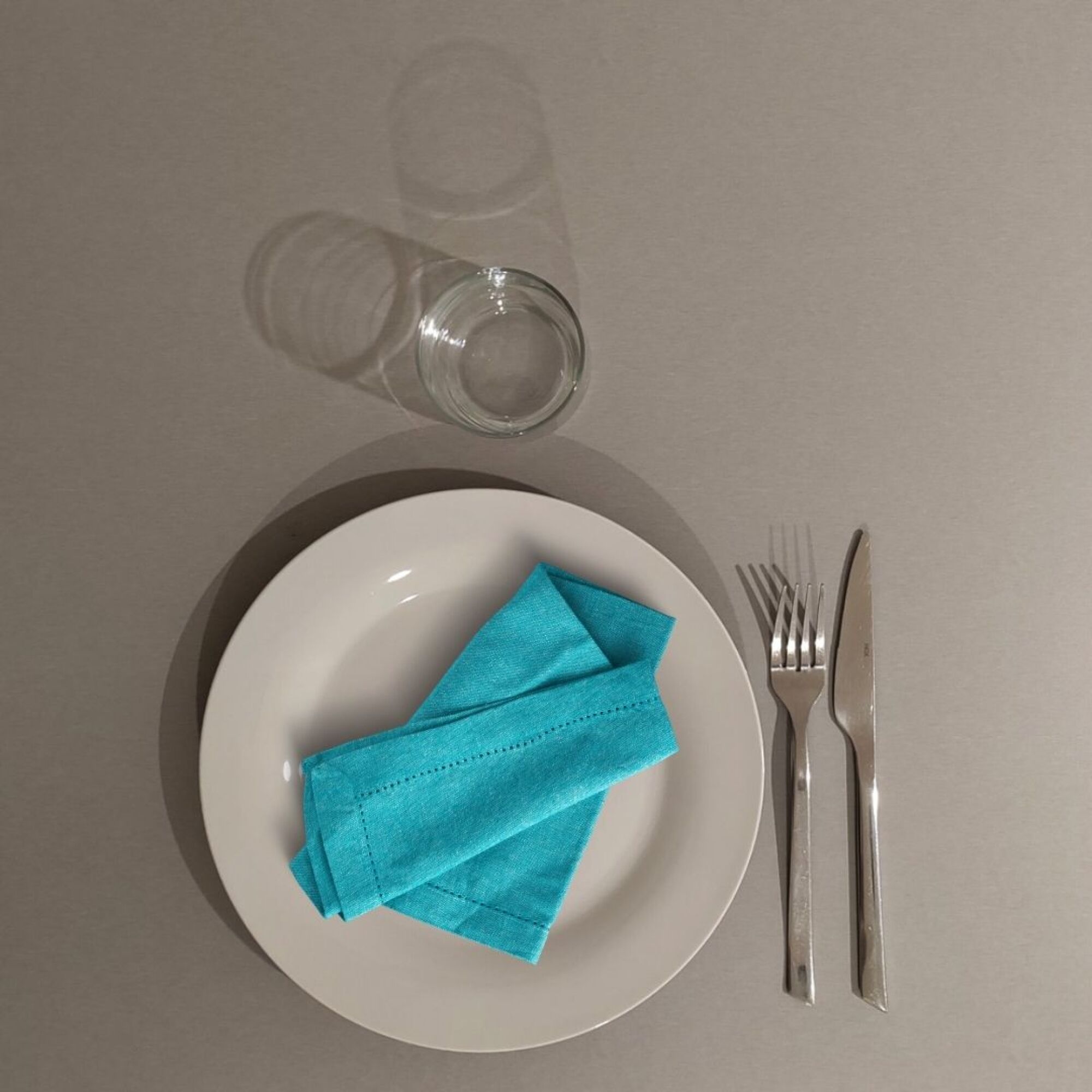 Lot de 1 table pliable gris métal h90cm + 2 chaises hautes pour terrasse